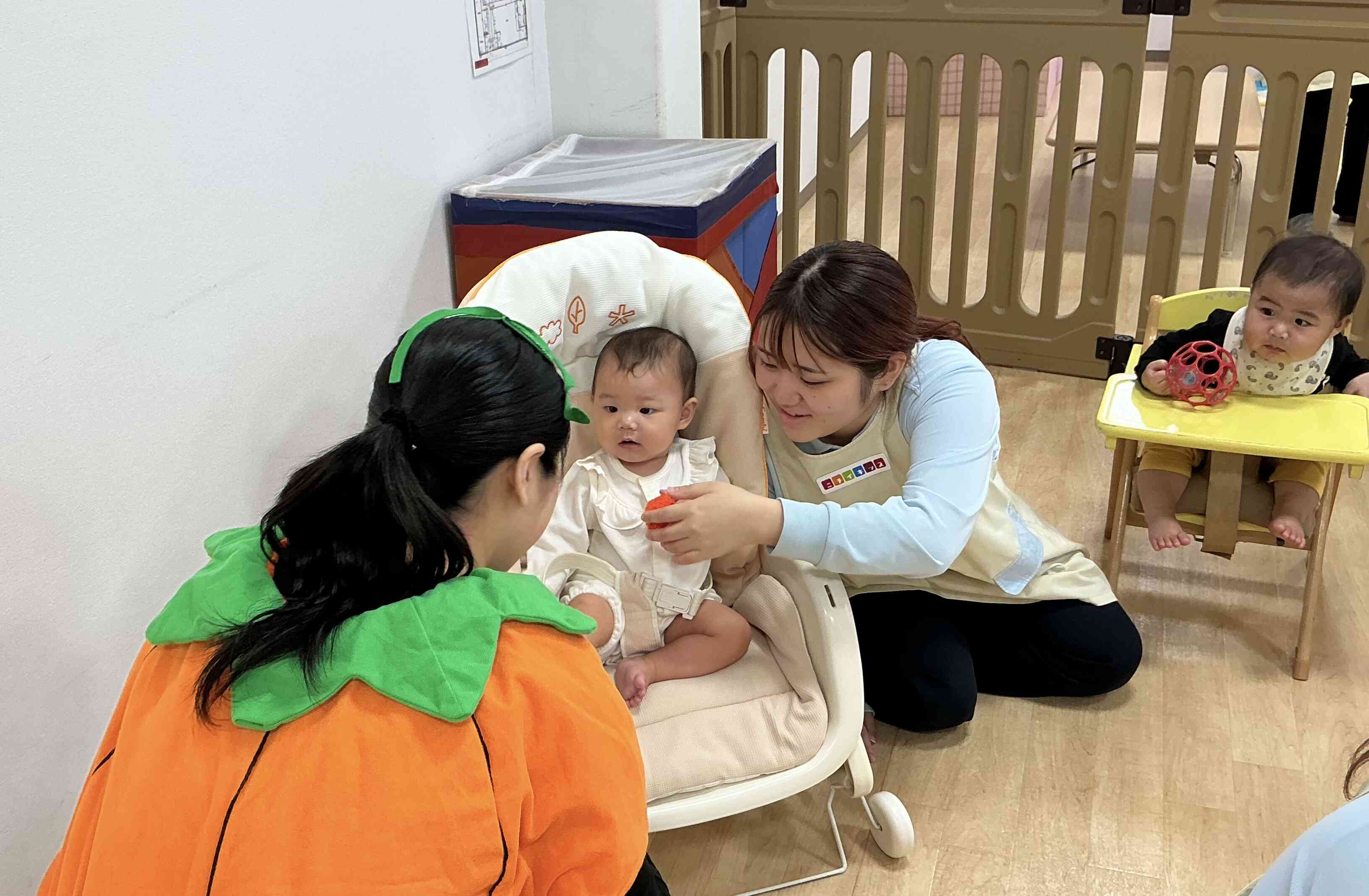 「はいどうぞ！」「ありがとう！」