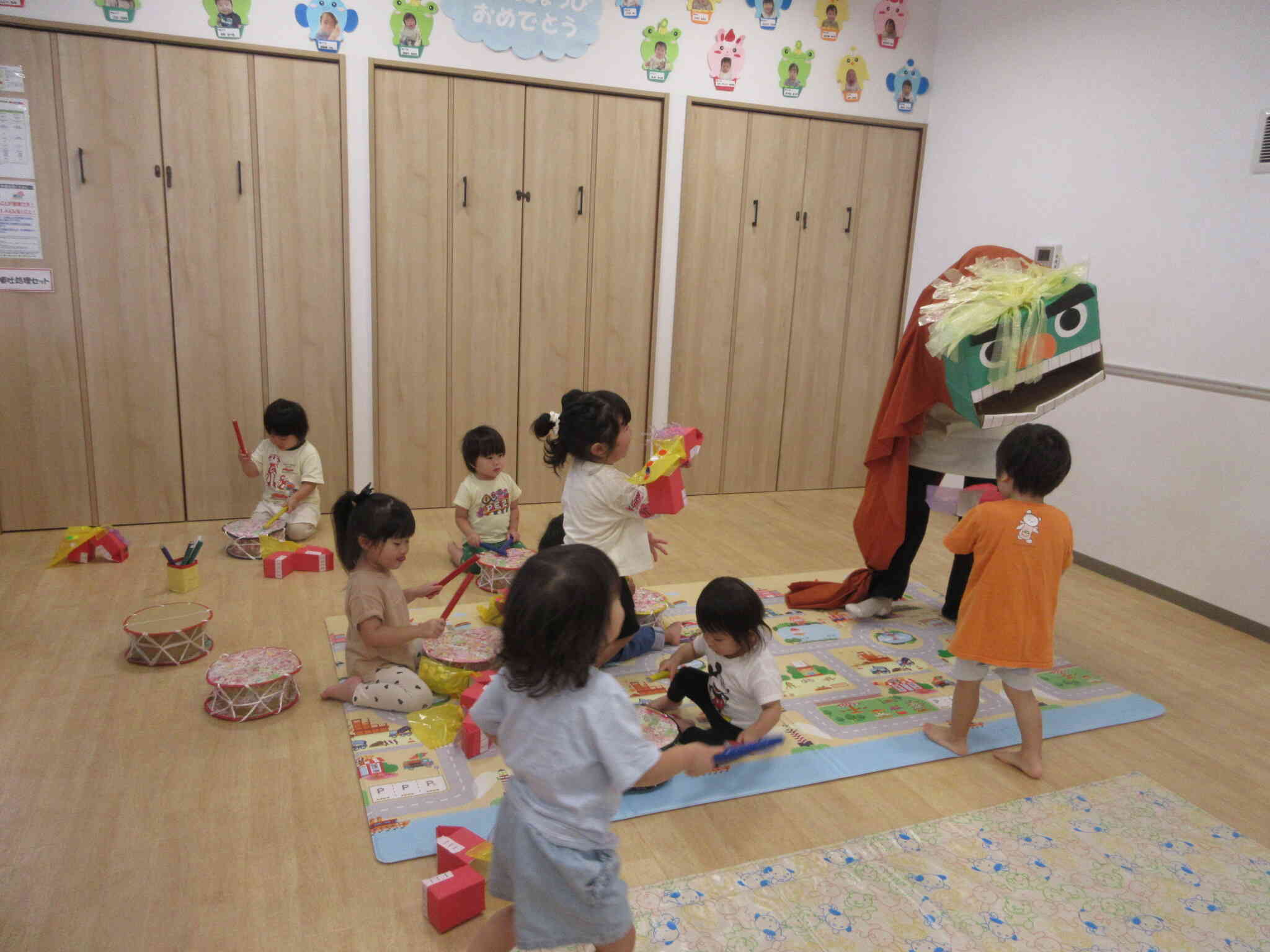 みんなで獅子舞(1,2歳児)