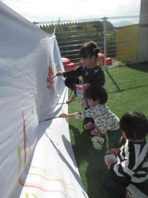 おもいっきり絵の具で遊んだよ☆