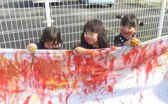 芸術士のひとみちゃんと遊んだよ～絵具遊び～　　パート3