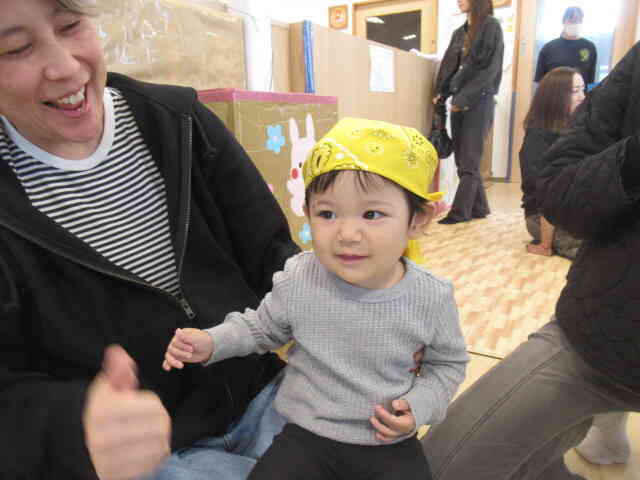 バンダナどこにつけようかな～！お母さんがかわいくアレンジしてくれたよ☆