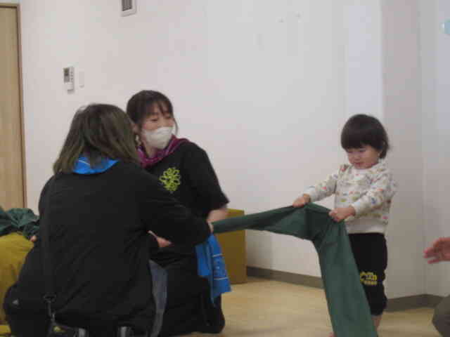 うんとこしょどっこいしょ！なかなかかぶが抜けないな～！！