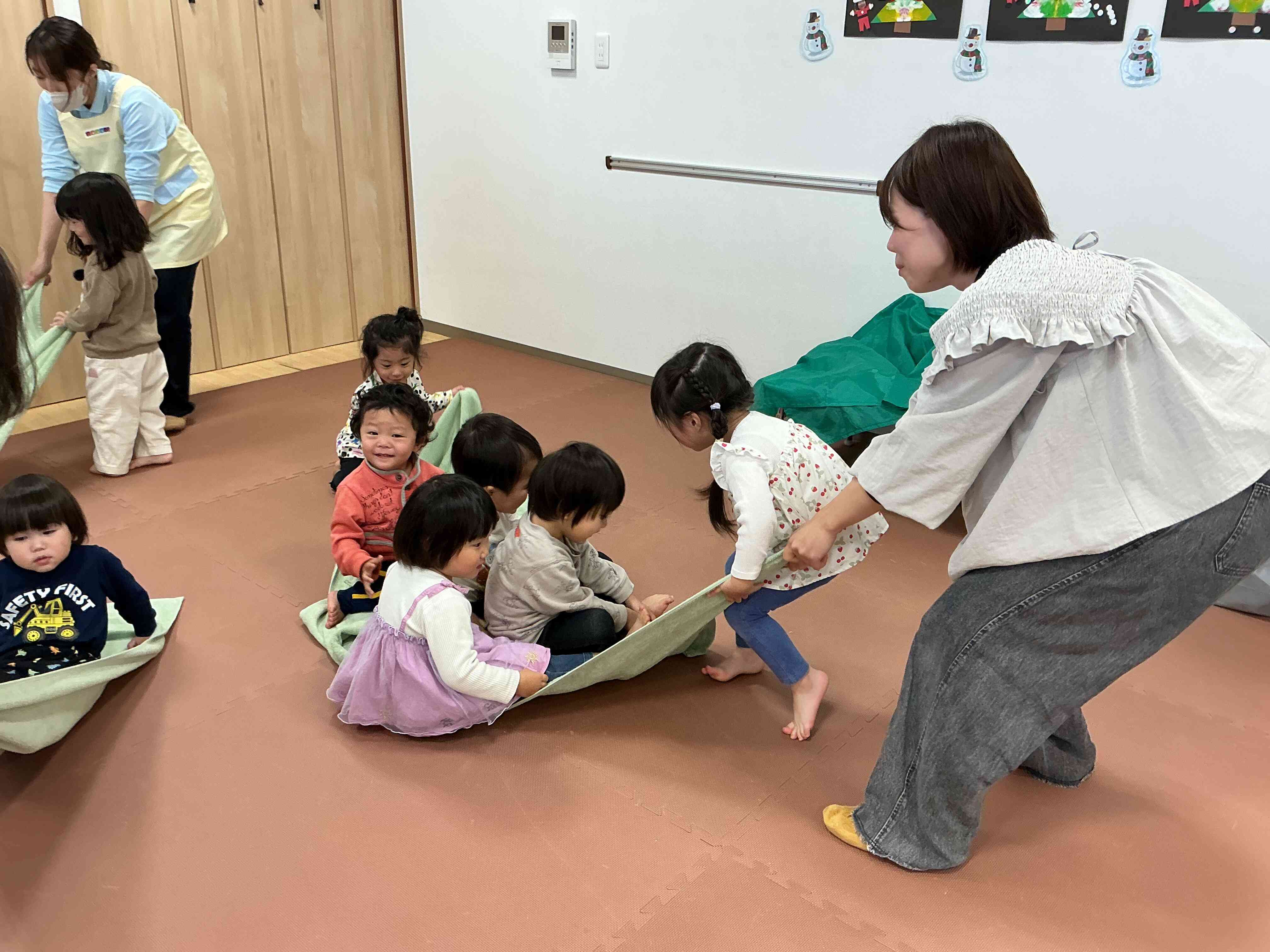 ソリに乗っていってきま〜す⭐︎