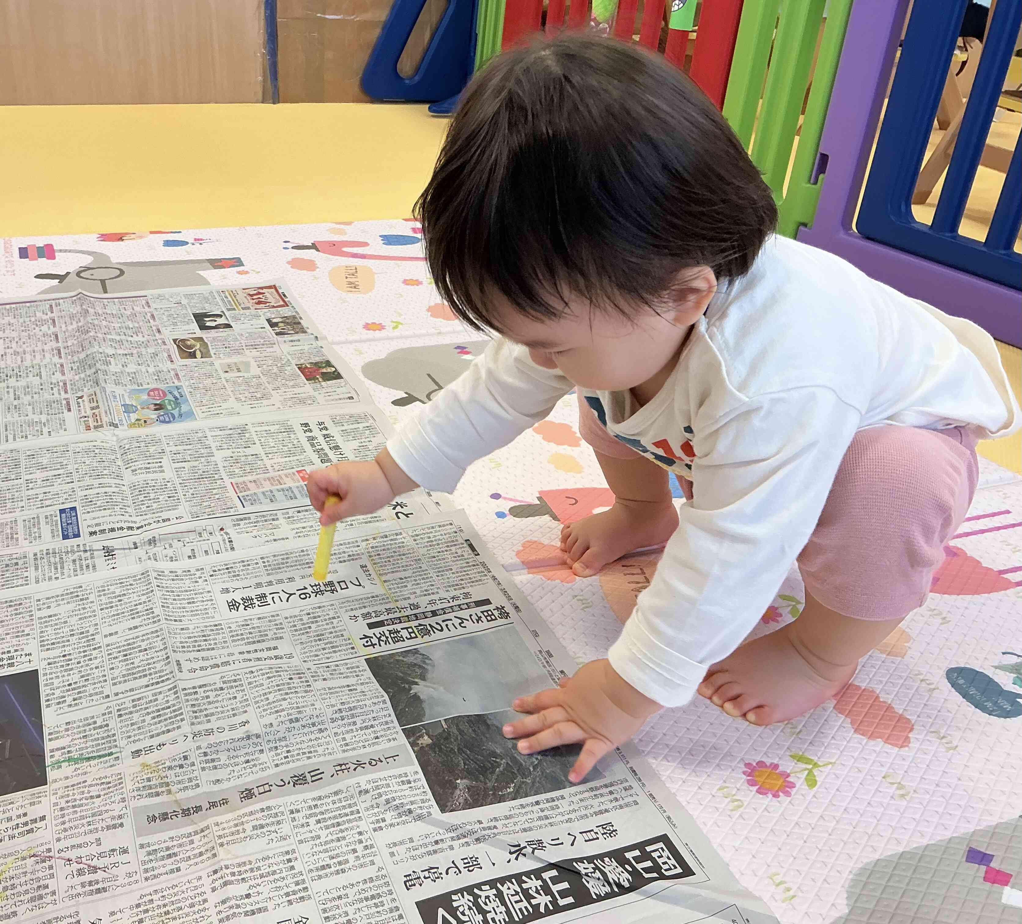 新聞紙にも描いてみよう〜！