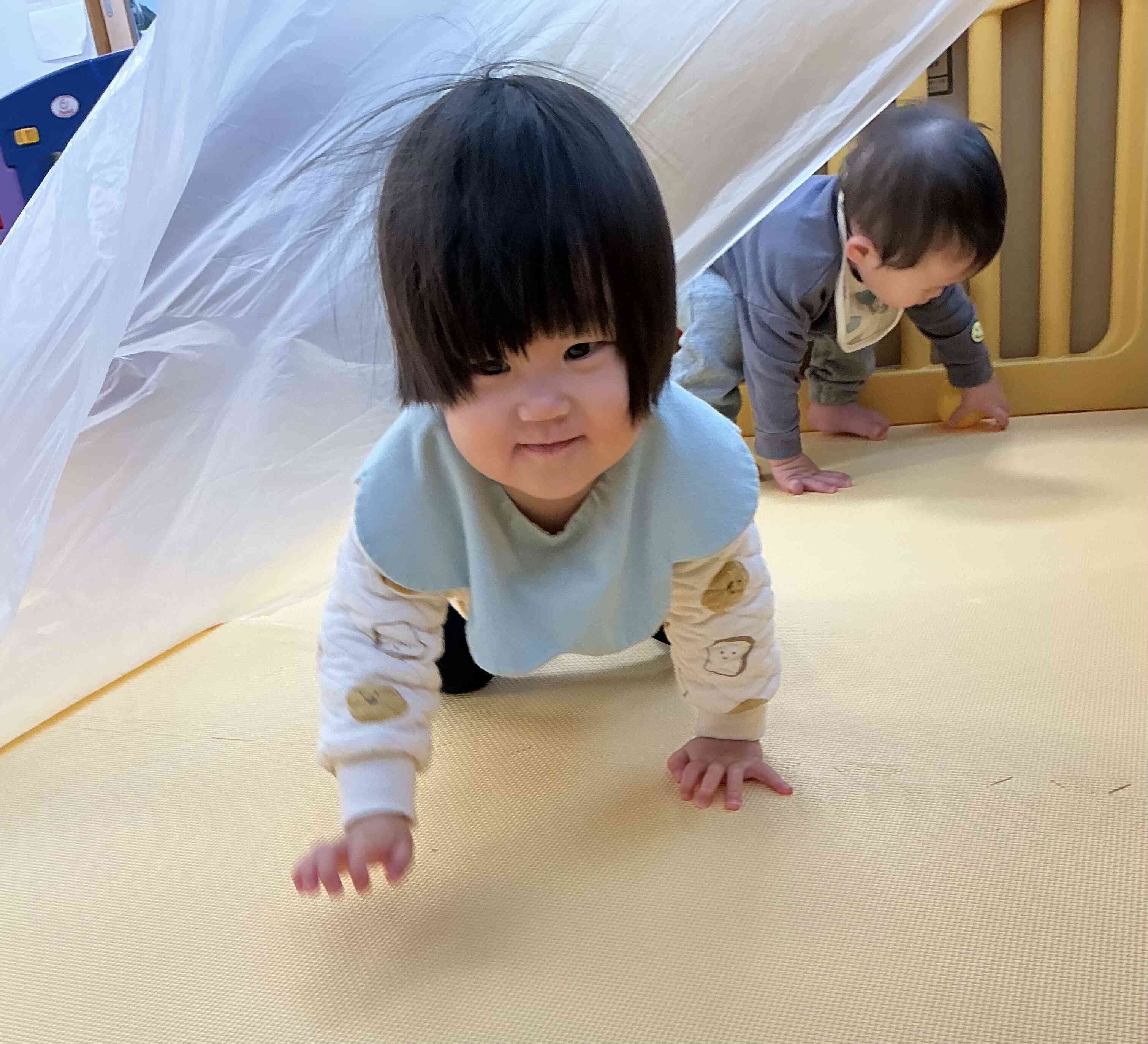 滑り台がトンネルにもなったよ♪