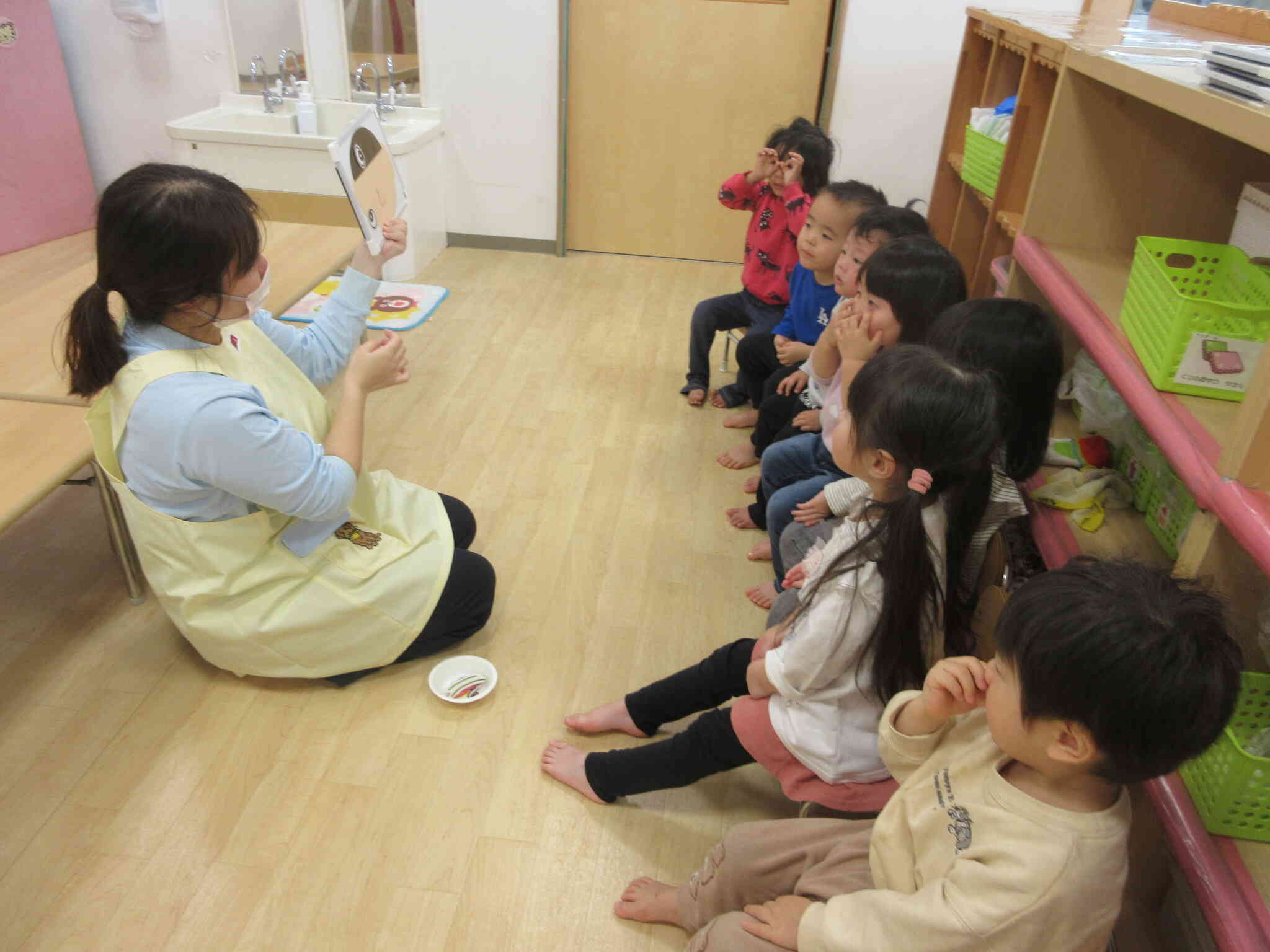 楽しいお正月遊び(2歳児うさぎ組)