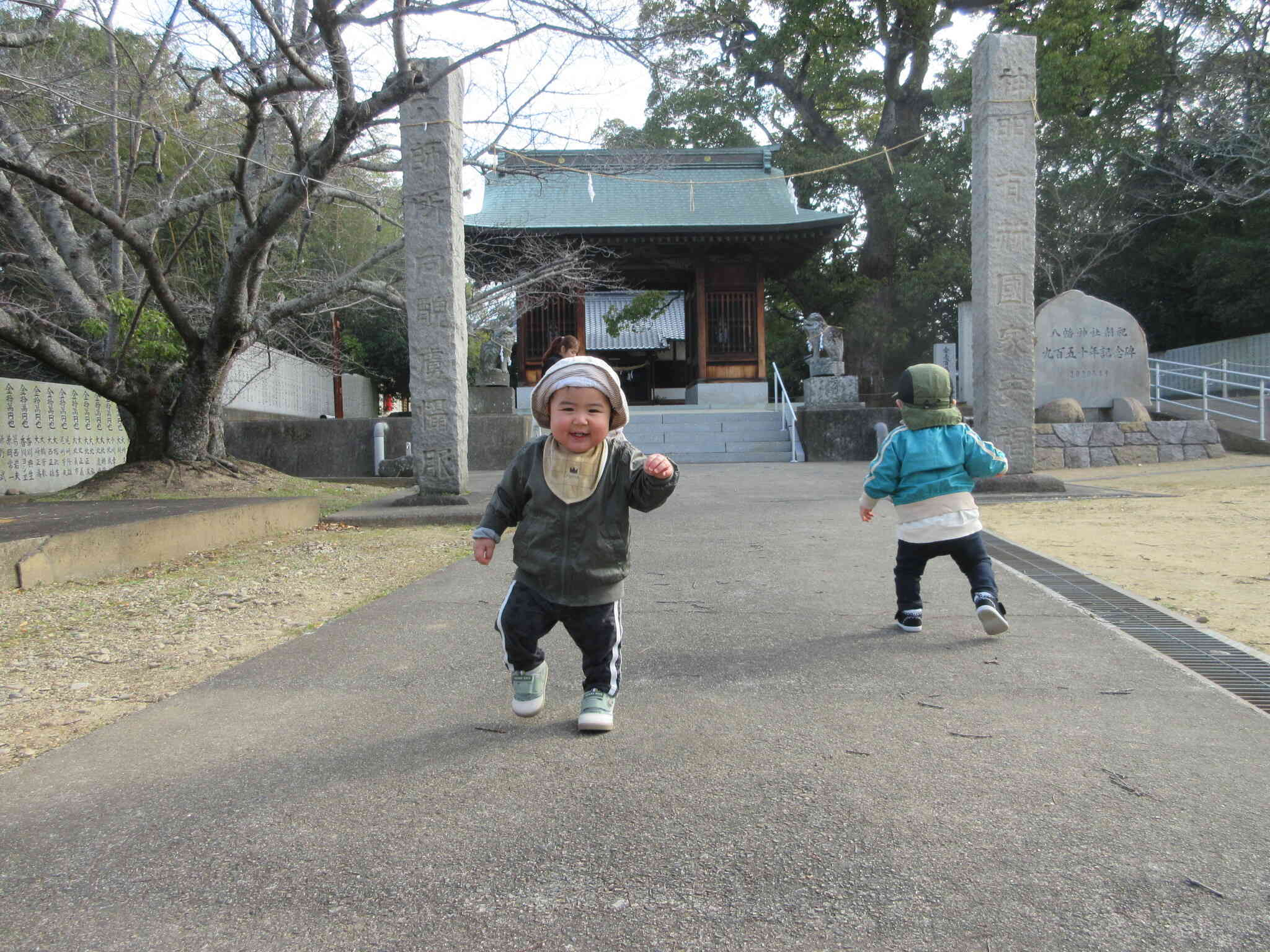 神社にお散歩(０歳児)