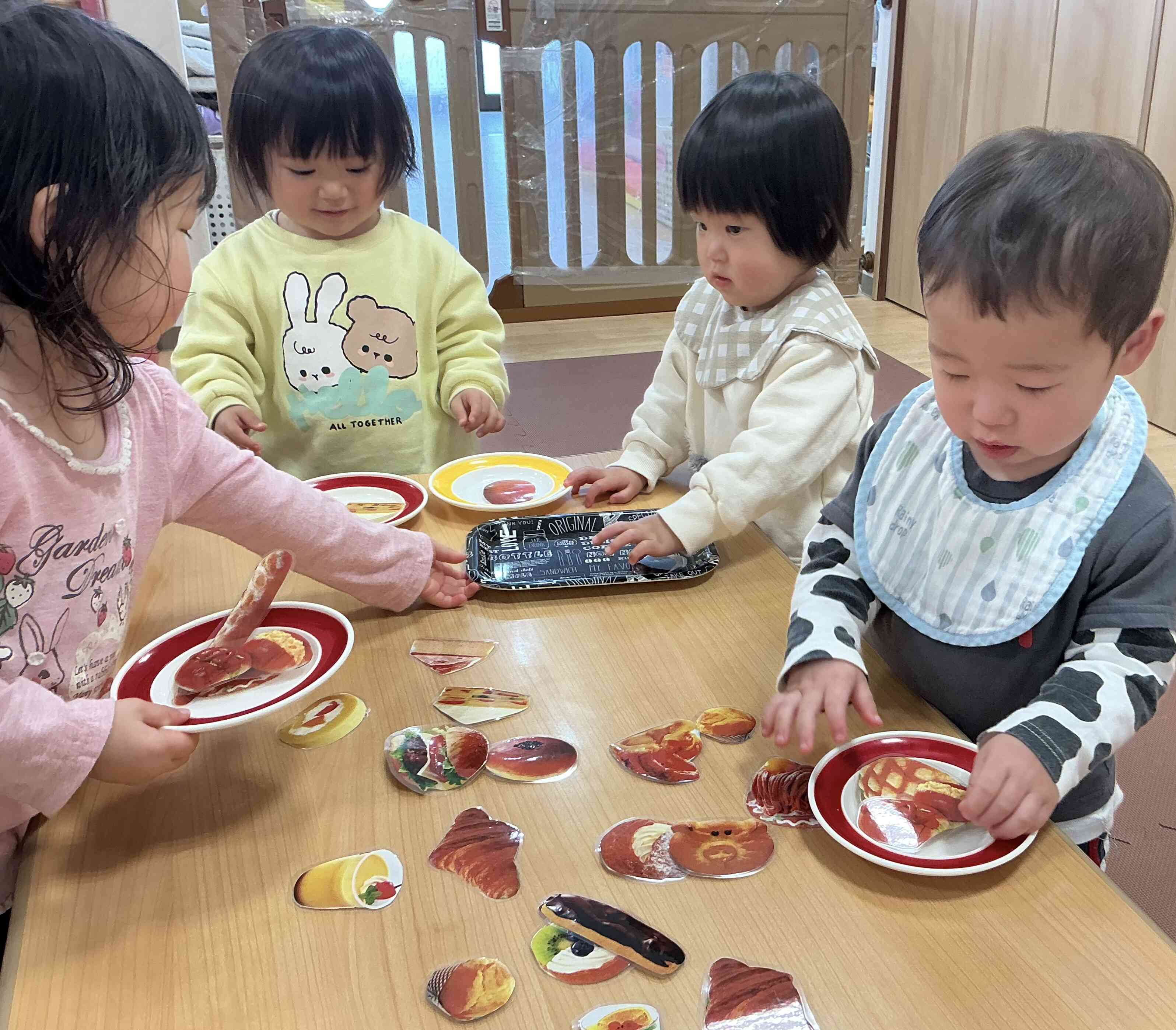 おみせやさんごっこ⭐︎（あひる組1歳児　　ひよこ組0歳児）