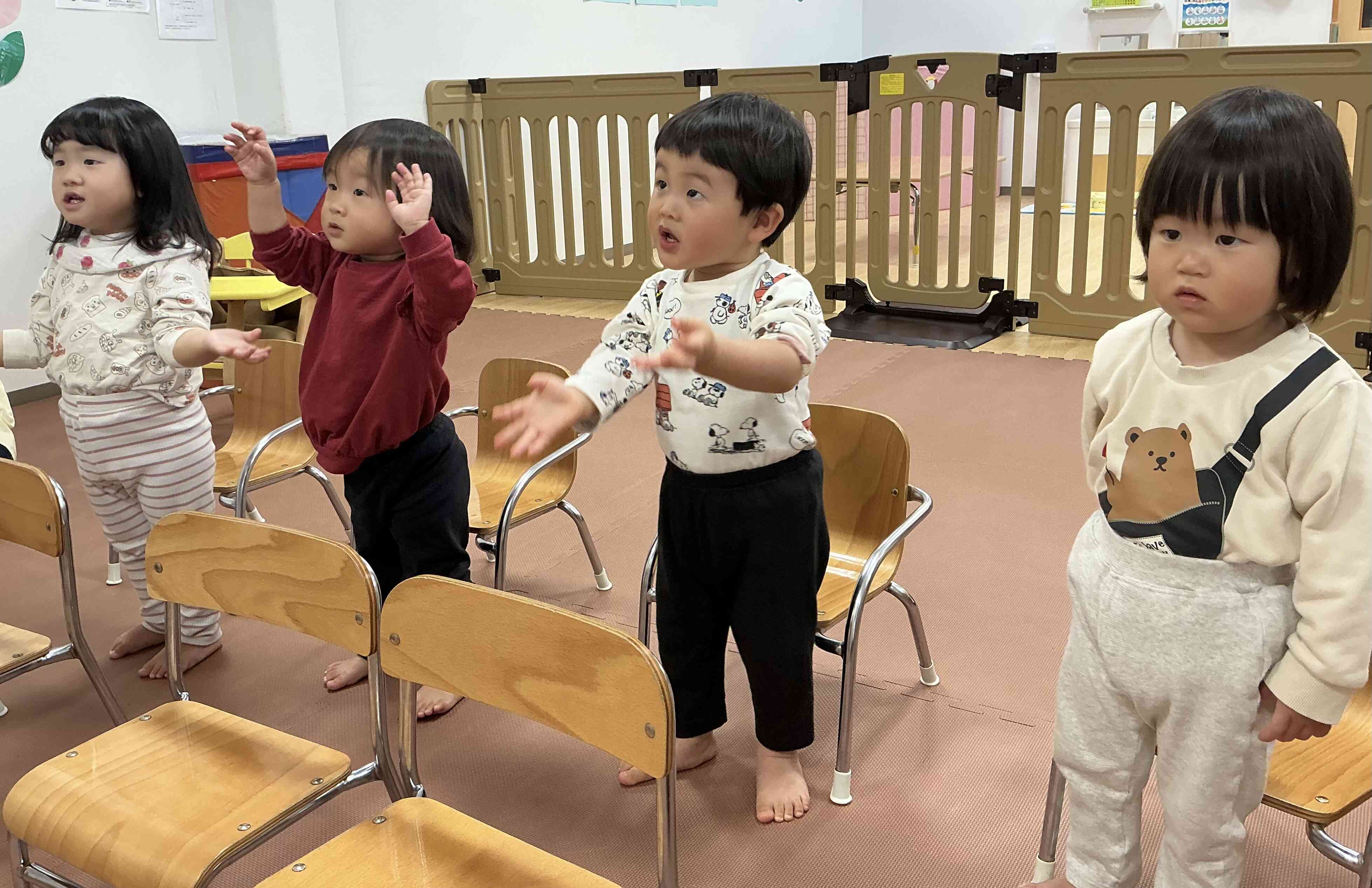 英語の歌に合わせてダンス♪