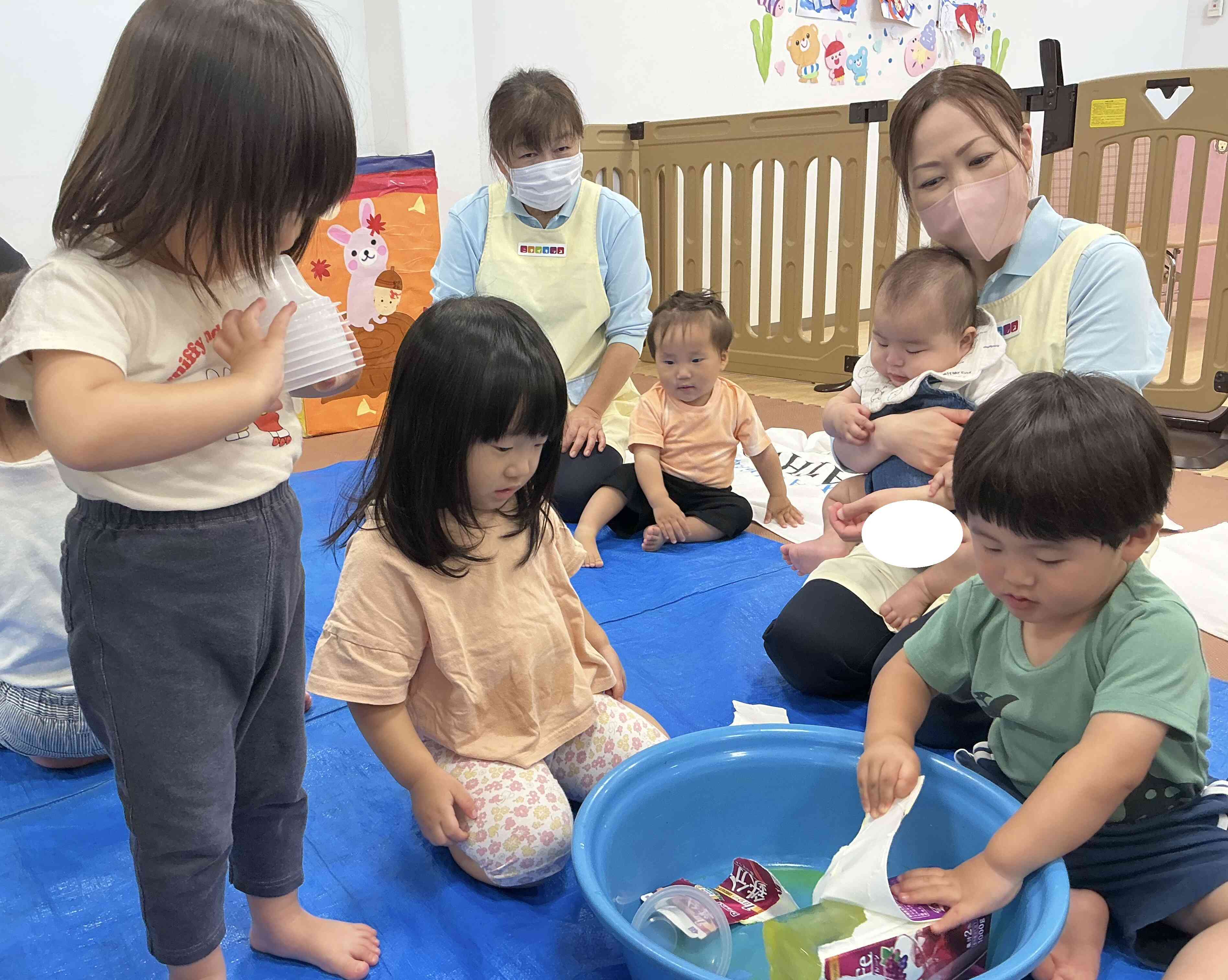 芸術士さんと氷遊びをして遊んだよ♪