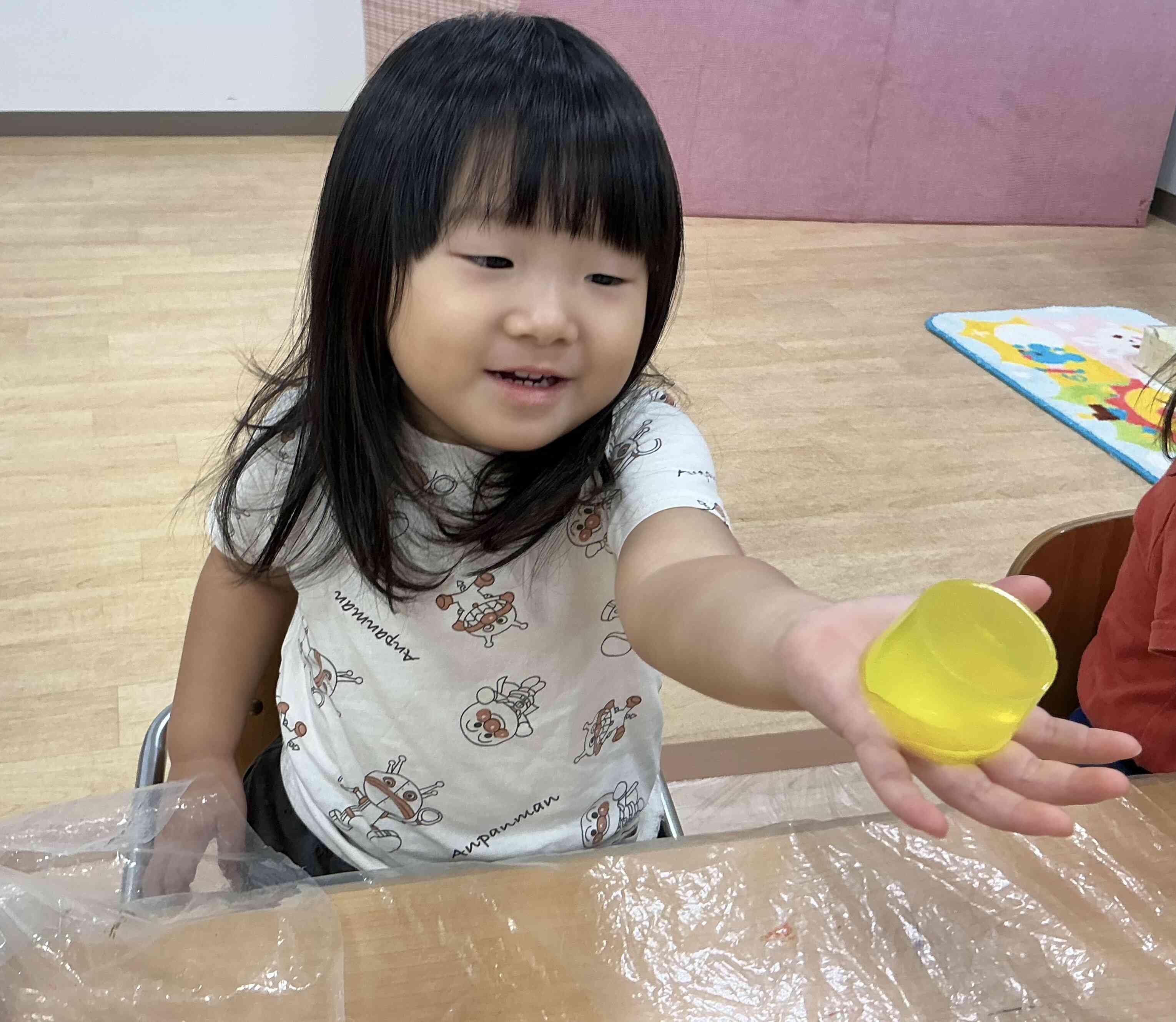 ⭐︎⭐︎キラキラきれいな寒天遊び⭐︎⭐︎（あひる組　１歳児）