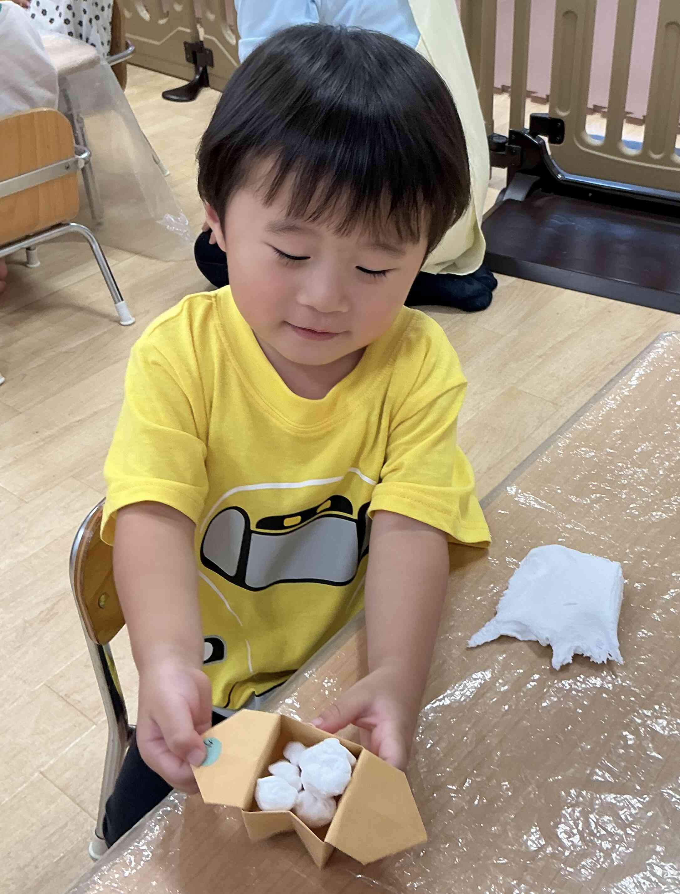 おだんごできたよ!おつきさまみてくれるかな?