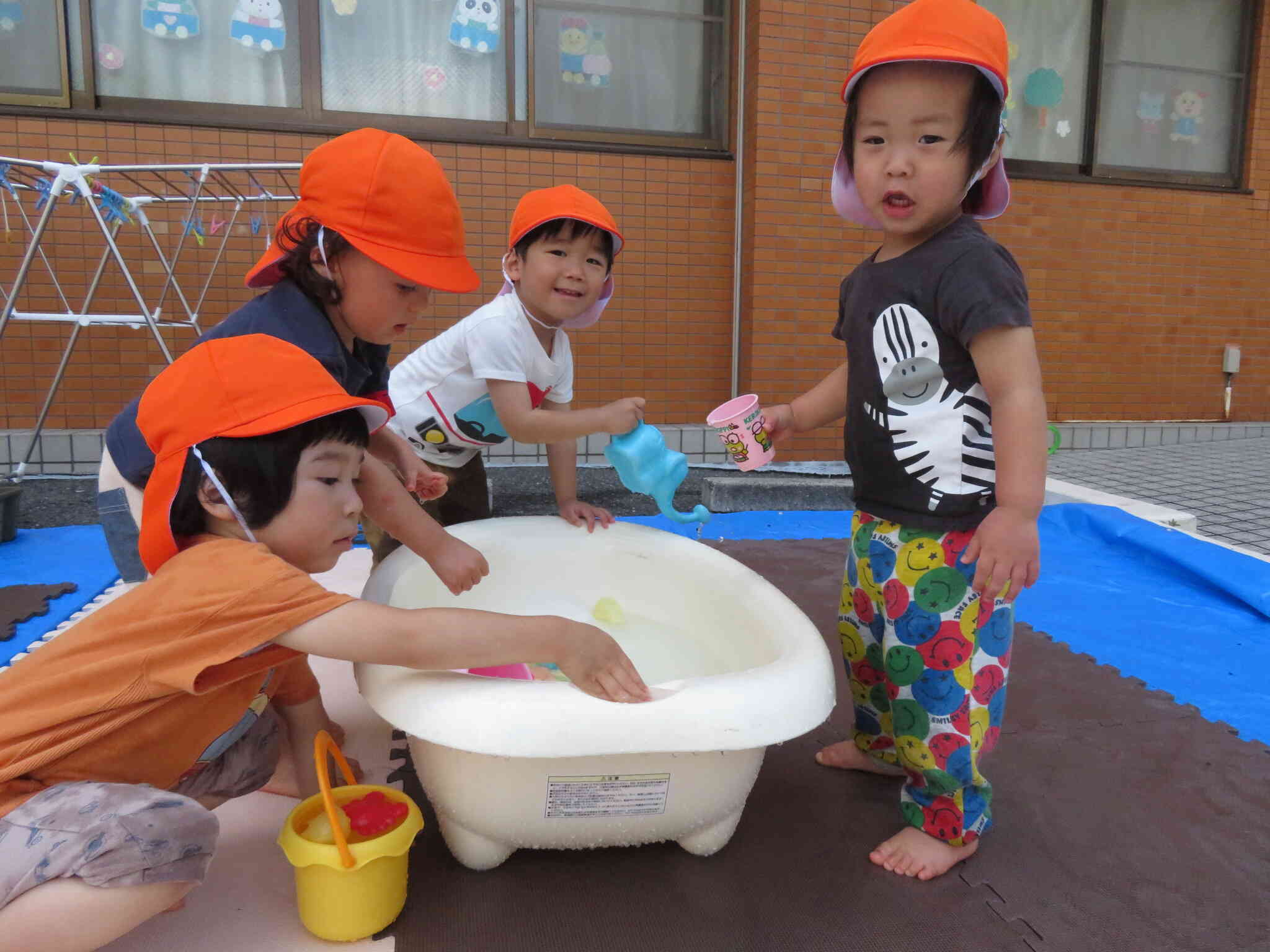 少し遠慮気味