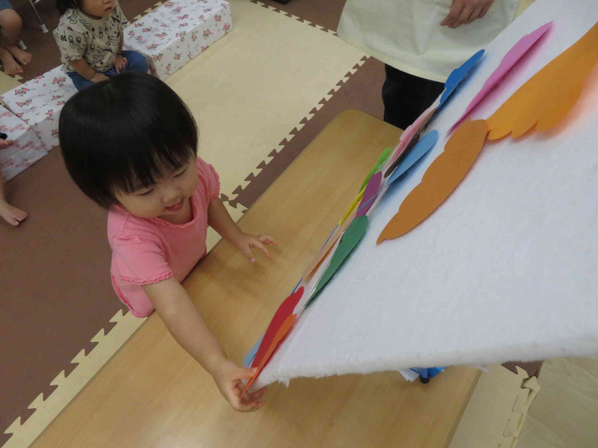 お誕生日会では、シアターでアイスクリームを作って楽しみました。