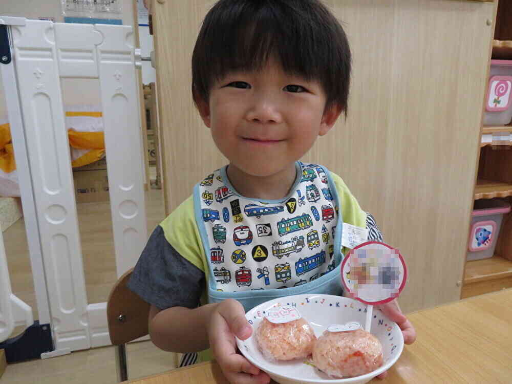 お誕生日のプレートがありました。
