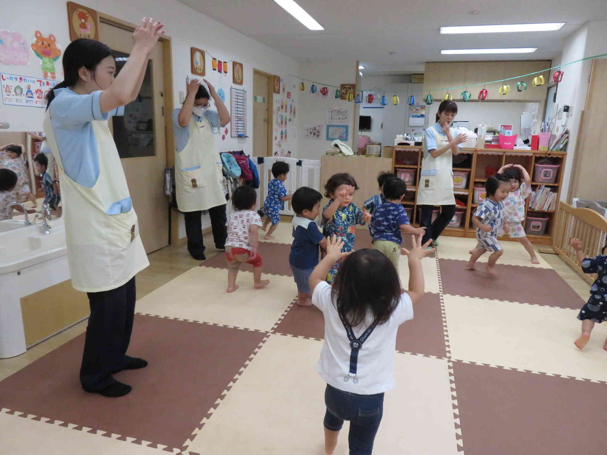 子ども盆踊り。