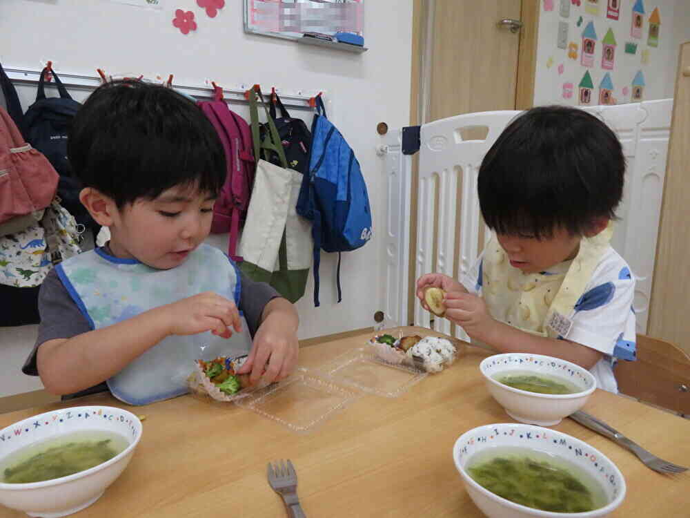 お弁当には何が入っているんだろう。