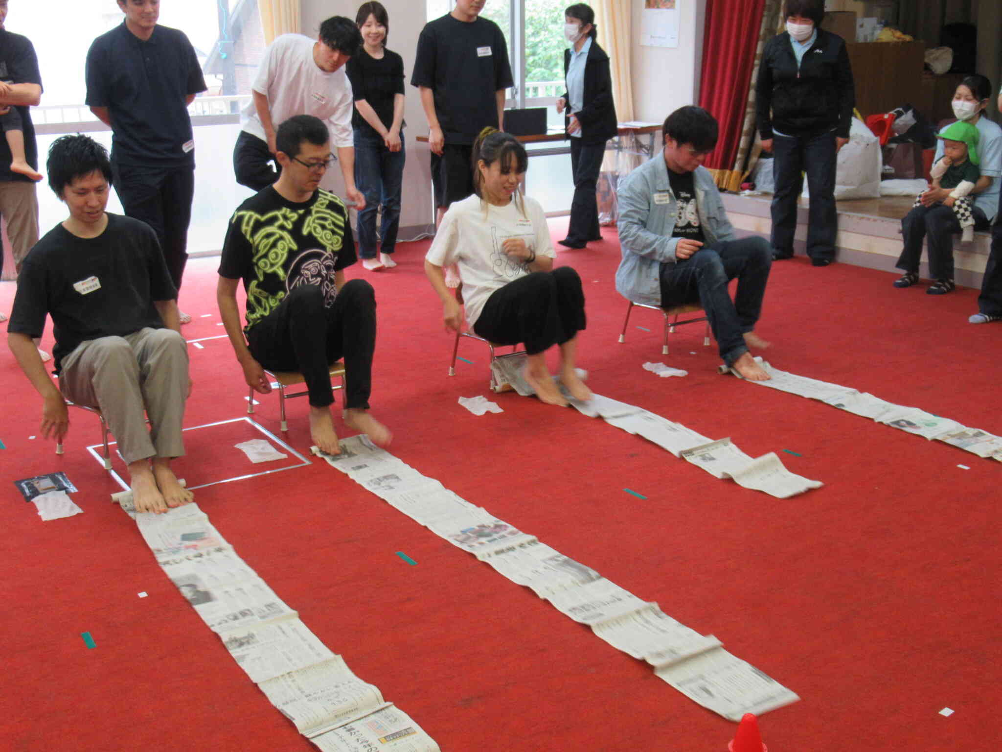 保護者競技もありました。童心にかえってがんばれ～。