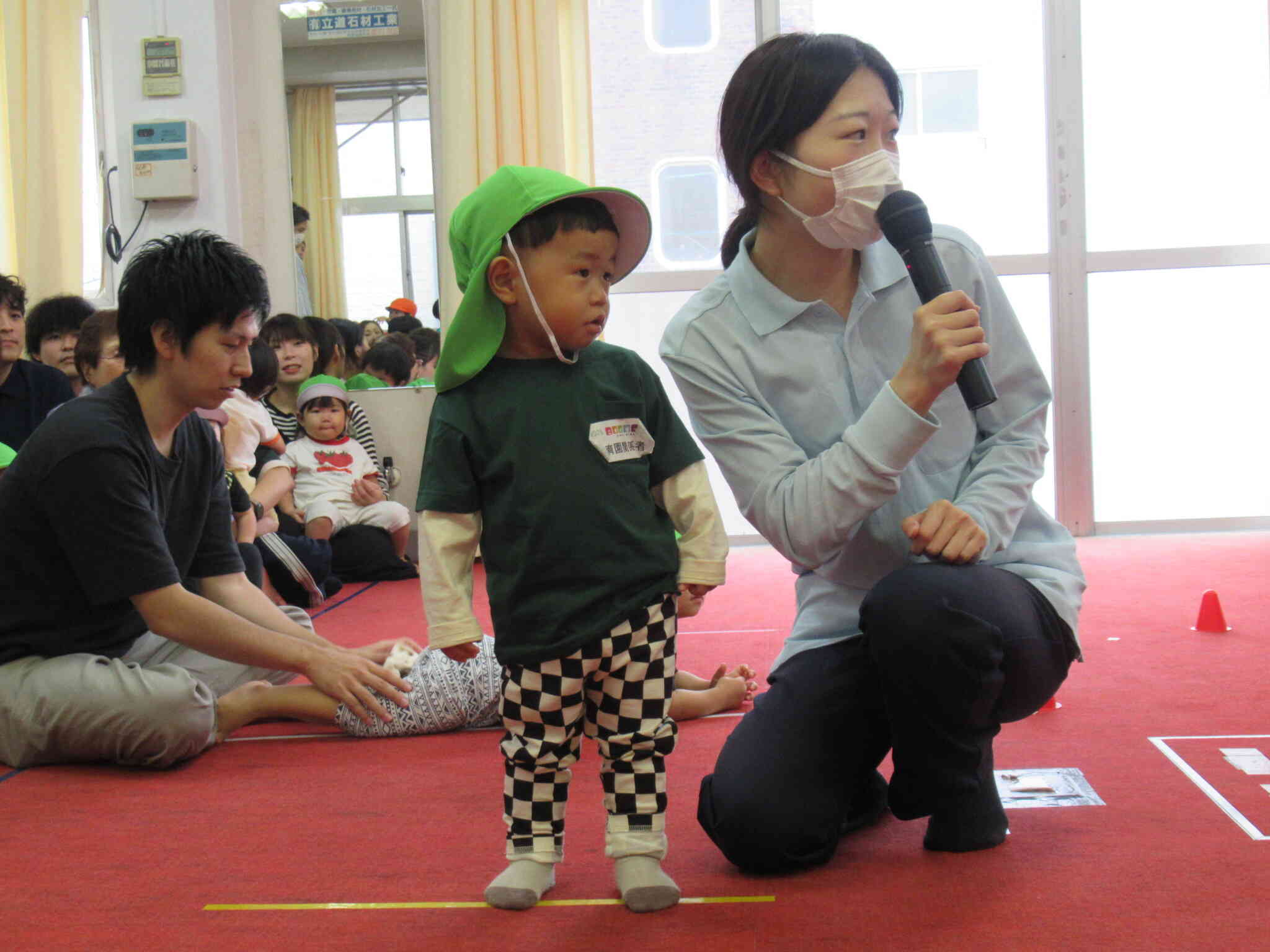 よ～い　お父さんのところまで走るよ。