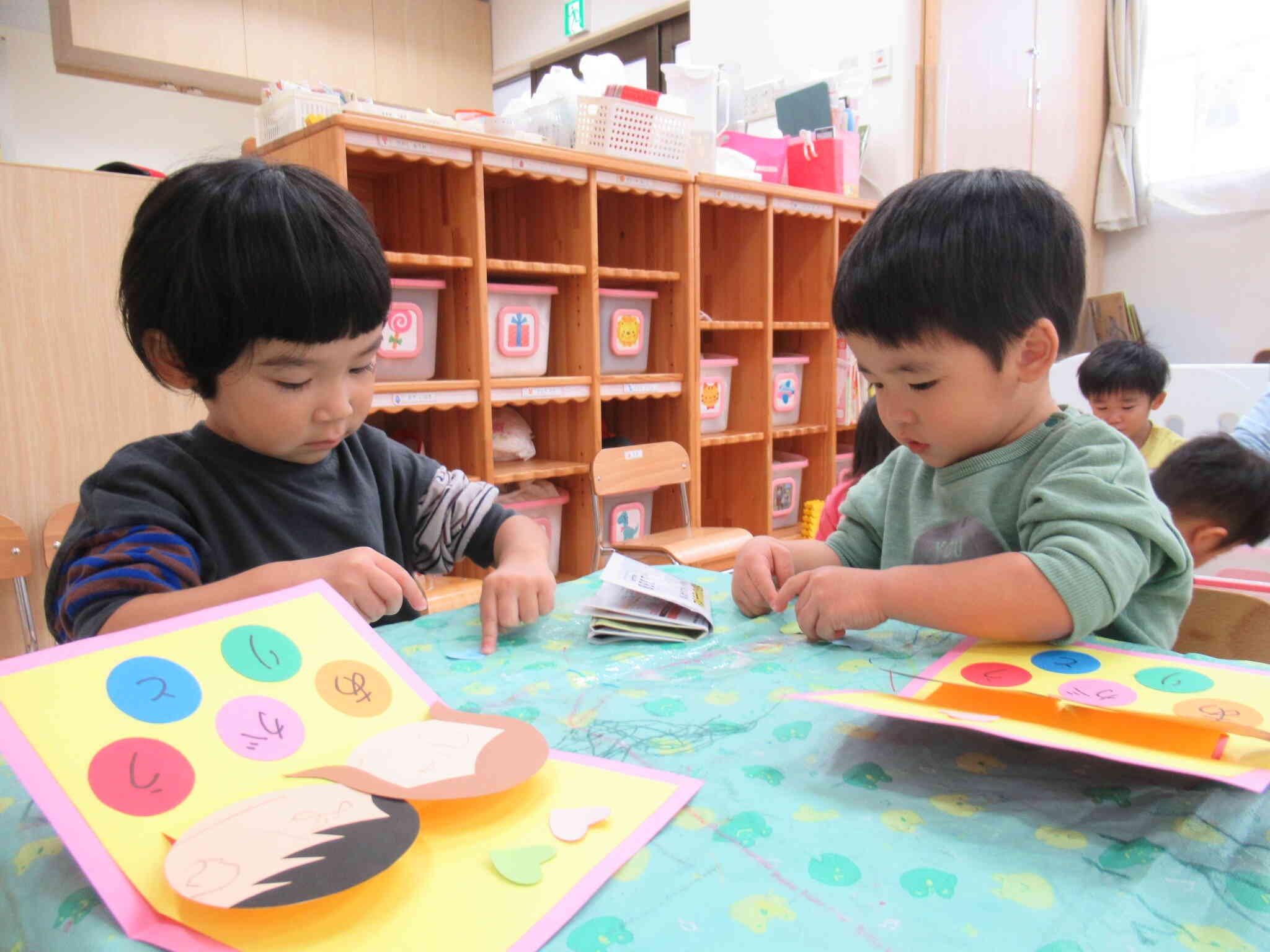 ハートを貼るよ