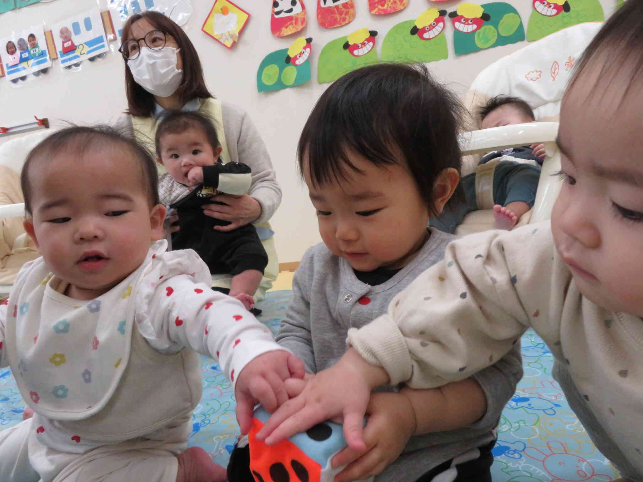 興味があると触りたくなります。