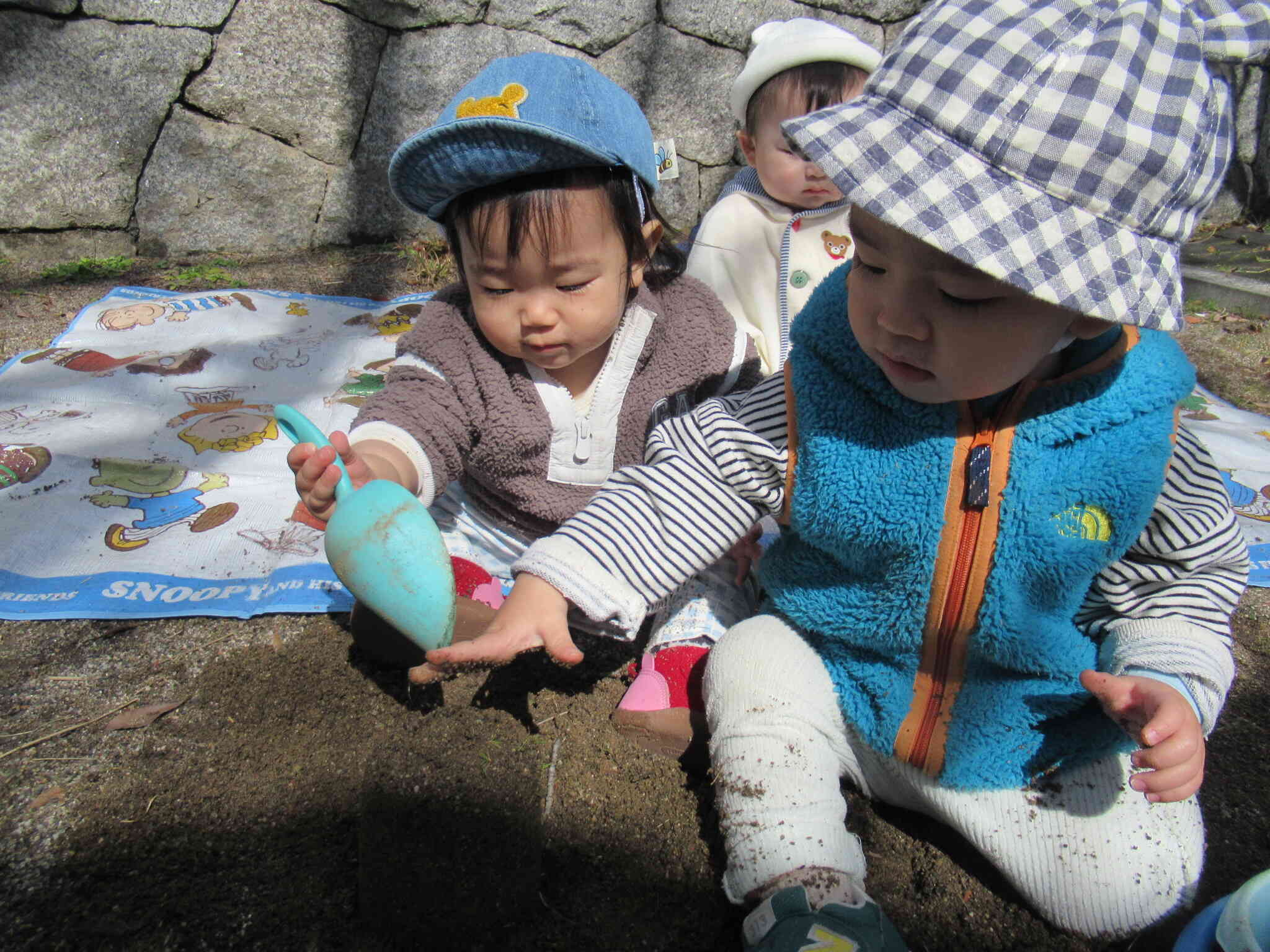 砂遊び　楽しいな