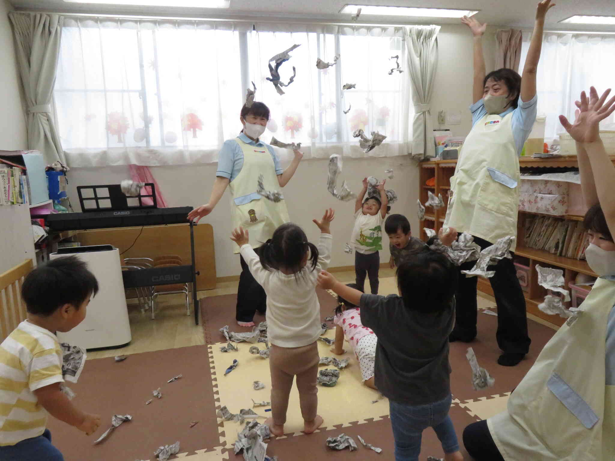 新聞紙で遊ぼう