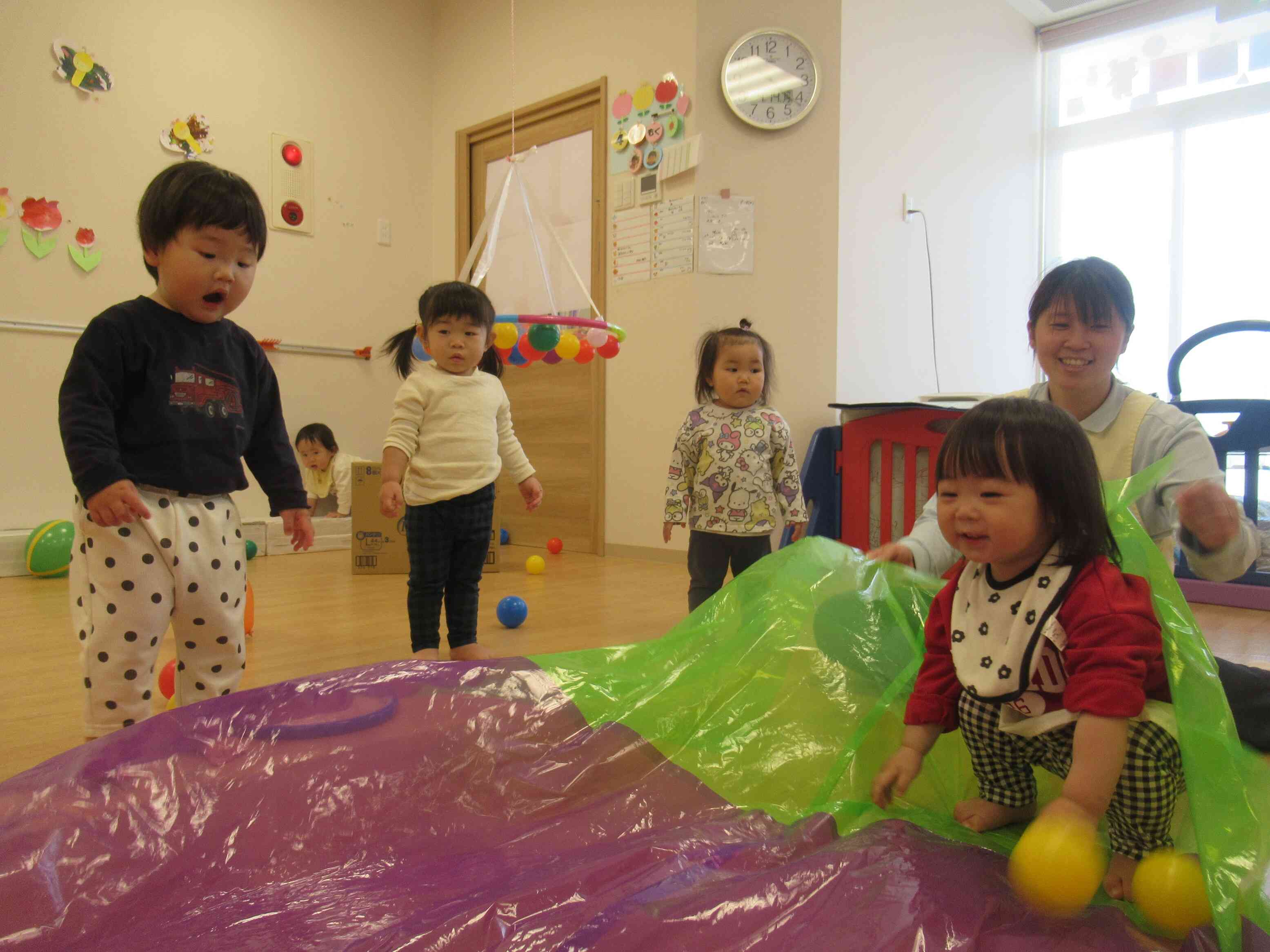 カラーポリ袋に乗って・・