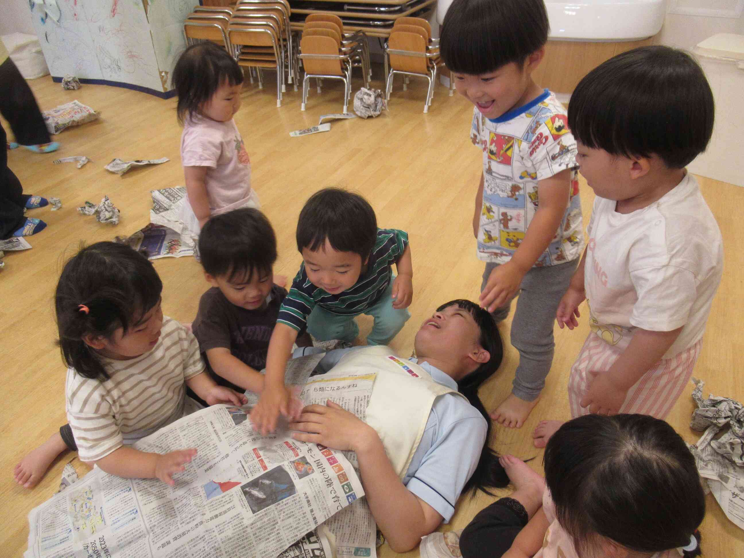 先生にお布団かけてあげるね～♪
