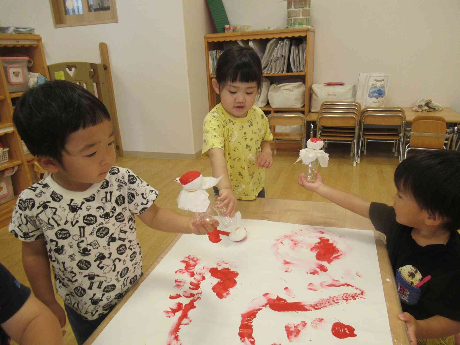 絵の具遊びをしたよ！