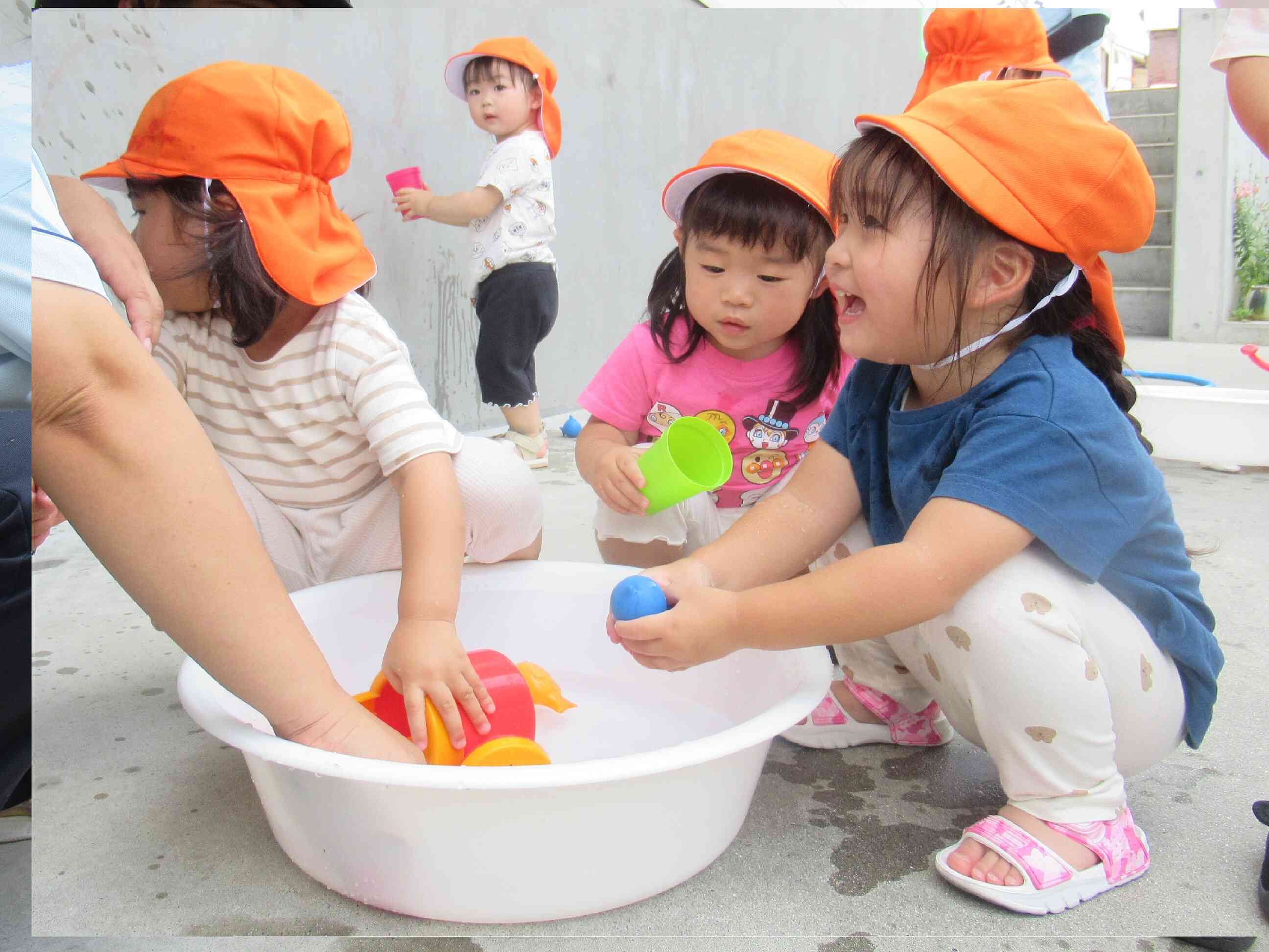 今日はみんなで水遊び！