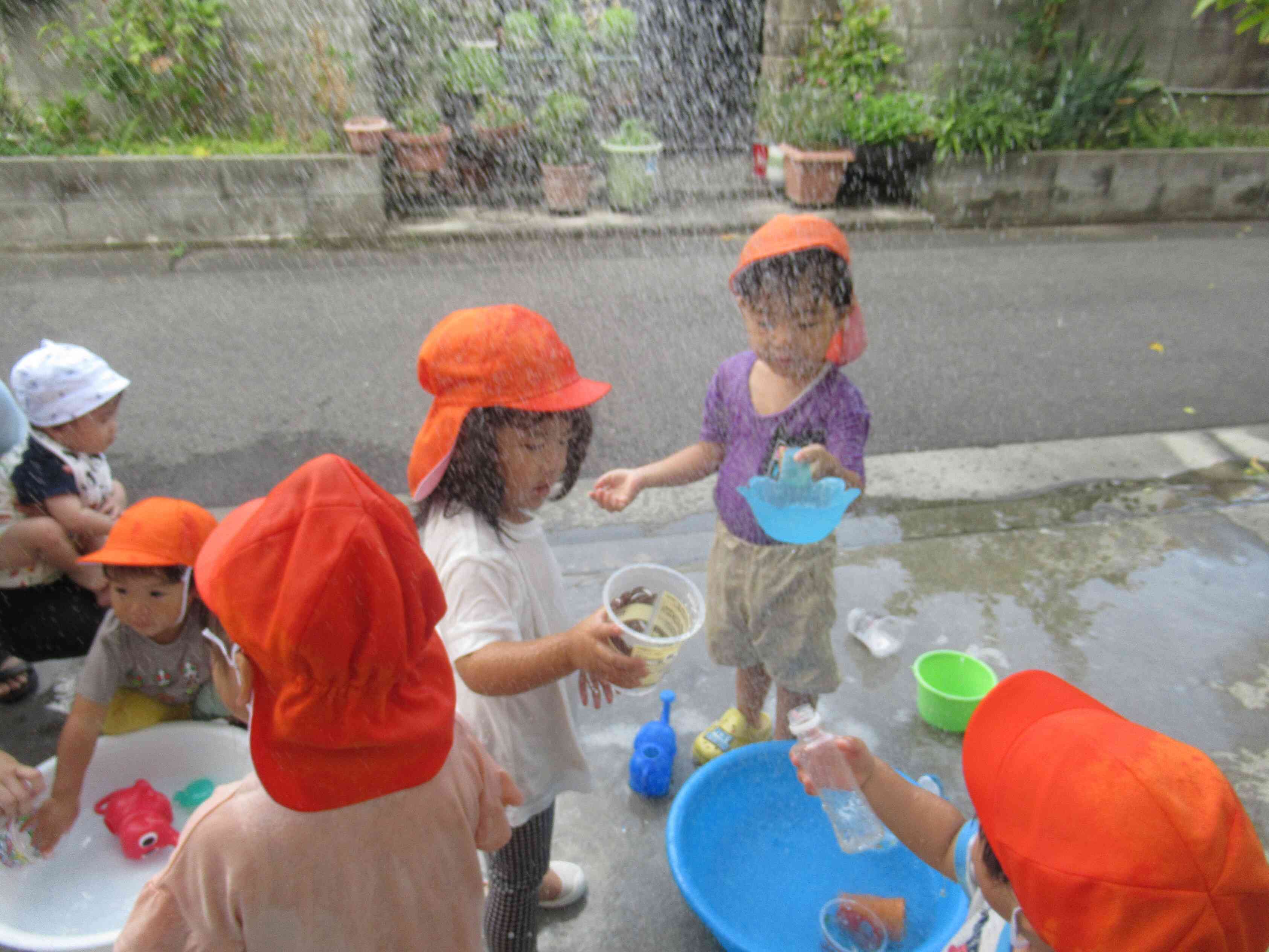 今日も元気に水遊び！