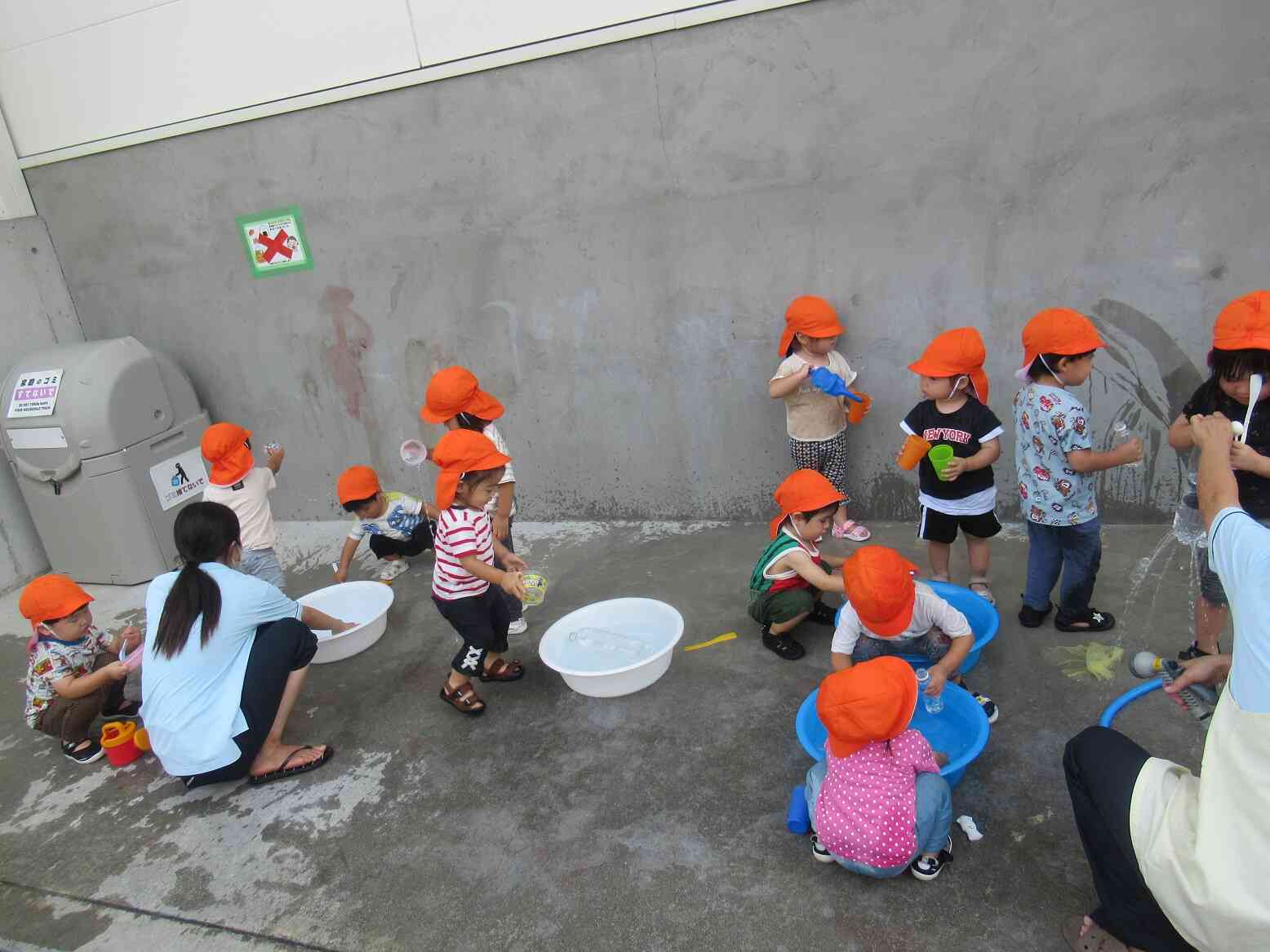 今日もみんなで水遊び♪