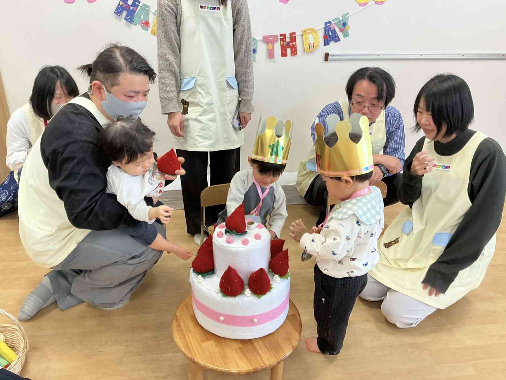 ケーキの飾りつけ