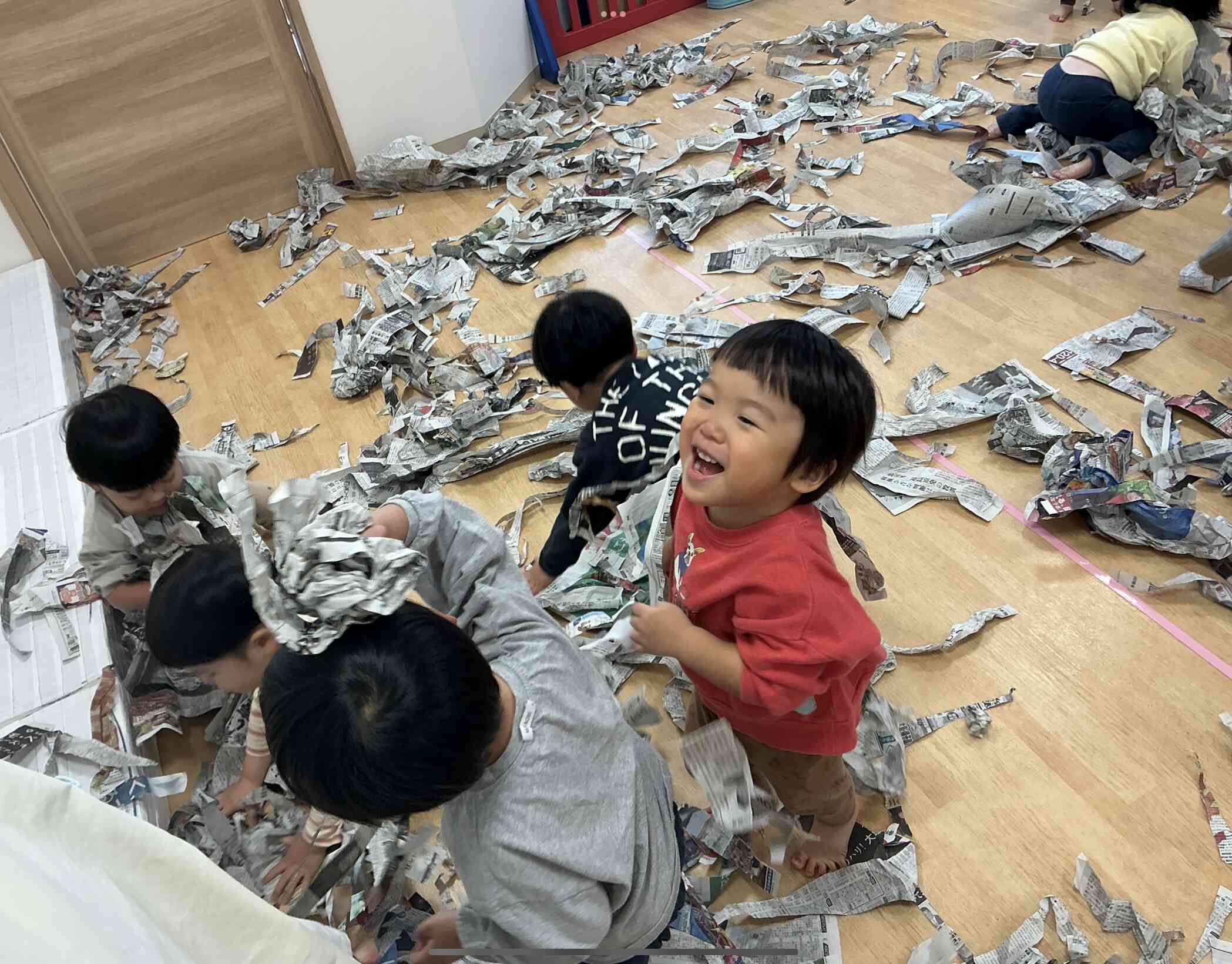 いっぱいの新聞紙で♪