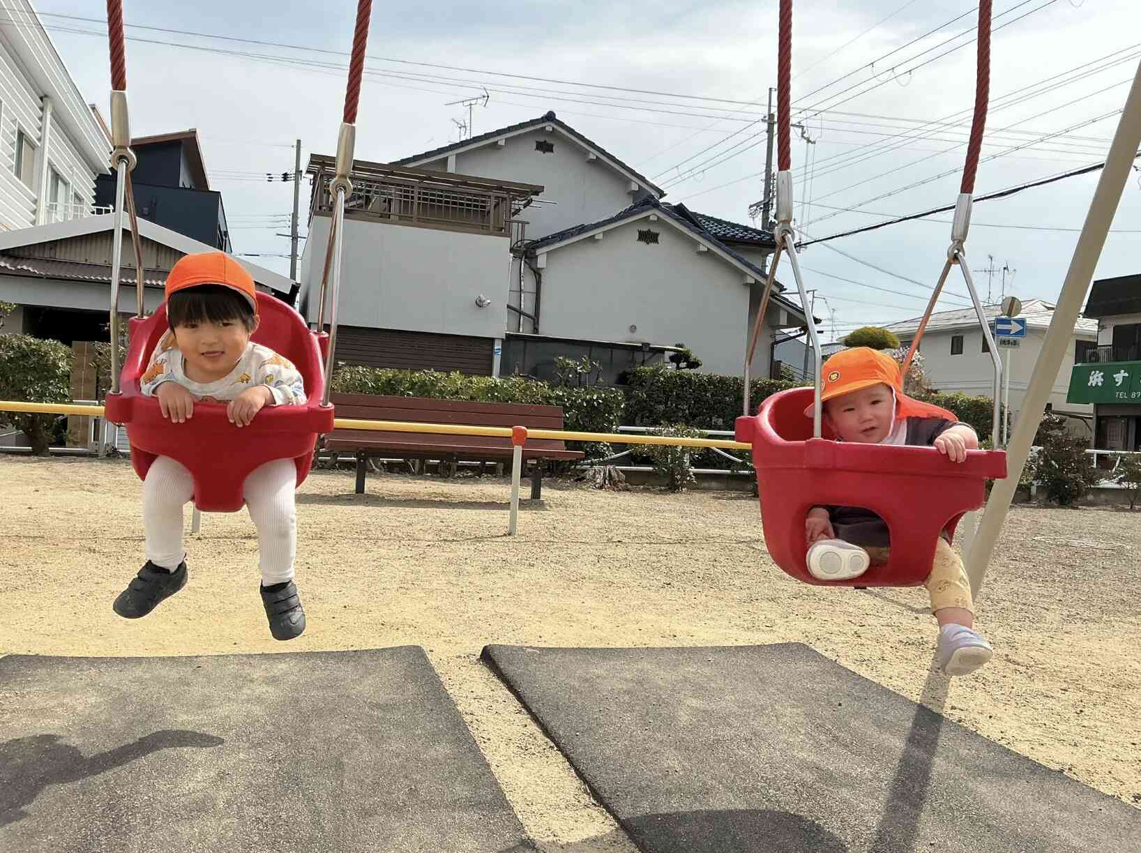 ブランコ気持ちいいな〜♪