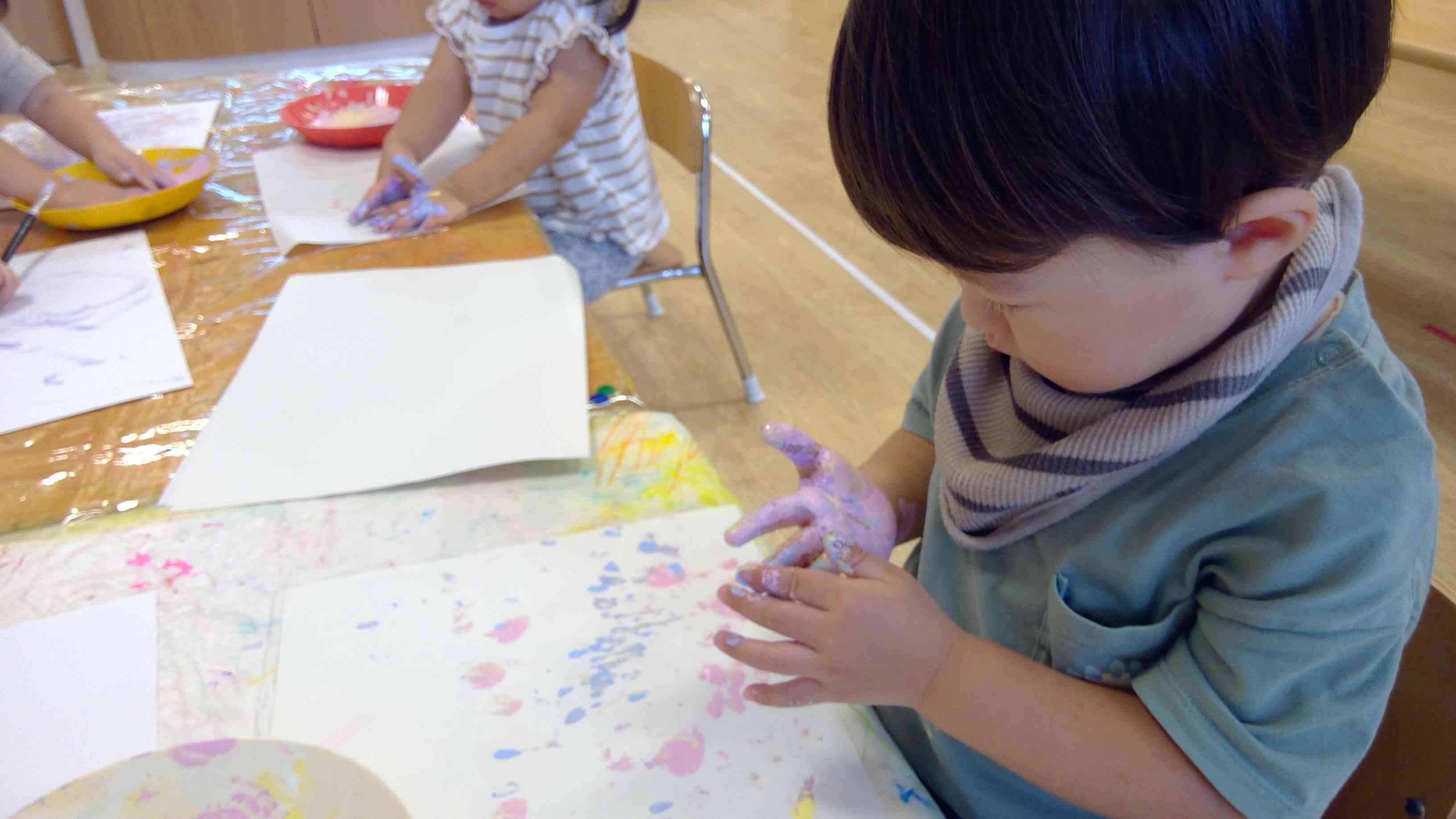 手についた絵の具気になるな～