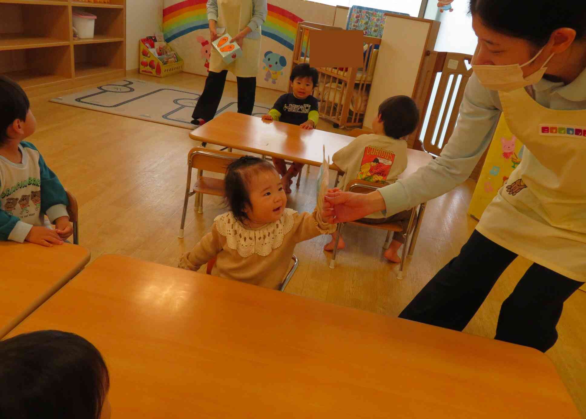 ハチさんがとんできたよ～♪