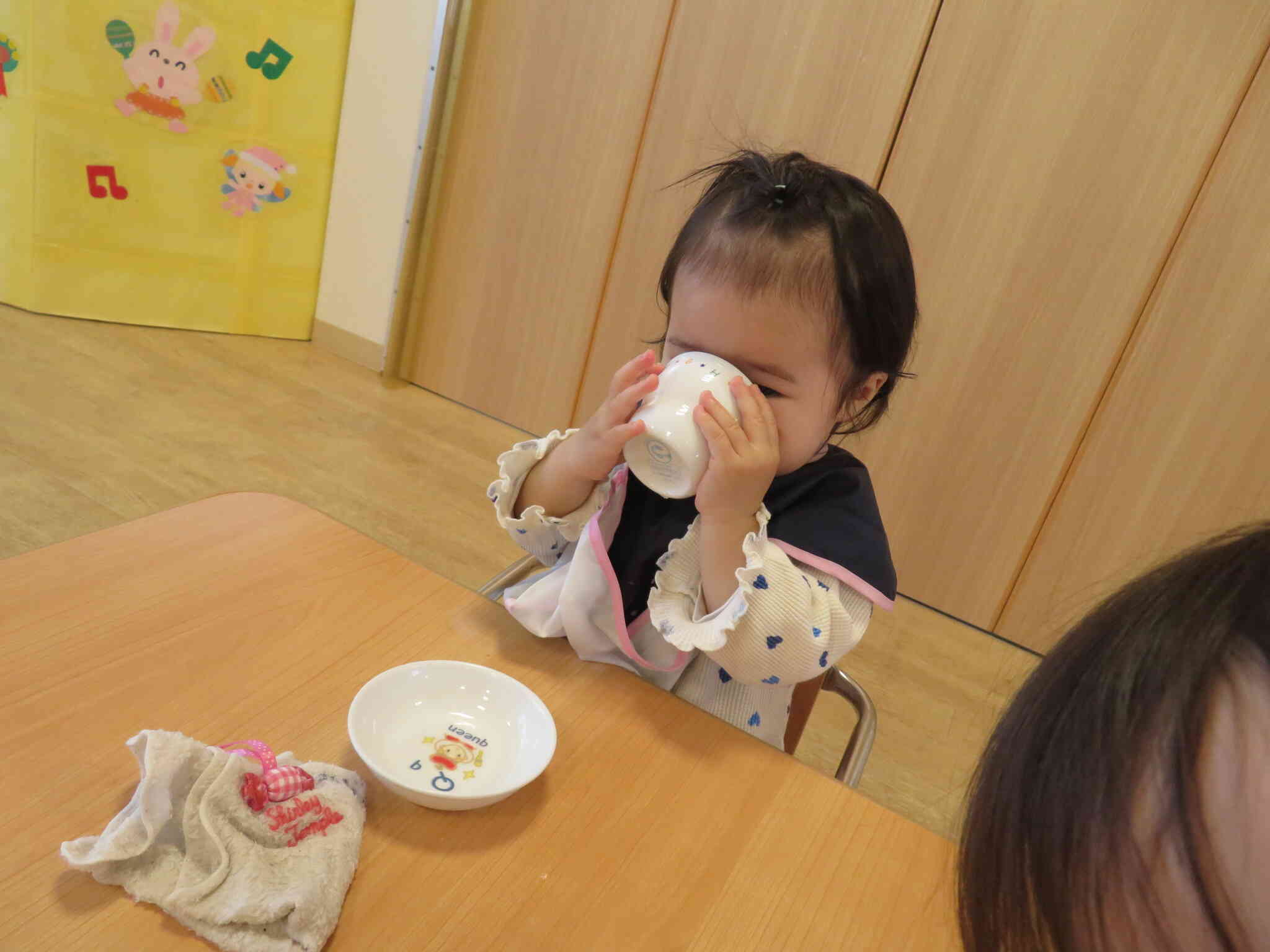 コップ飲みも上手になりました