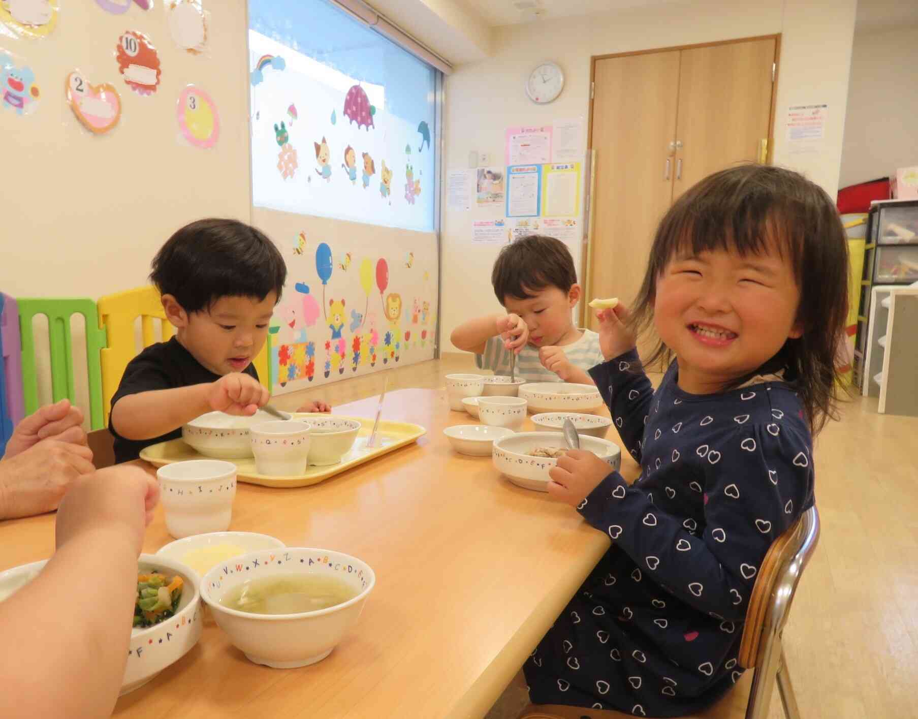 給食・おやつの様子