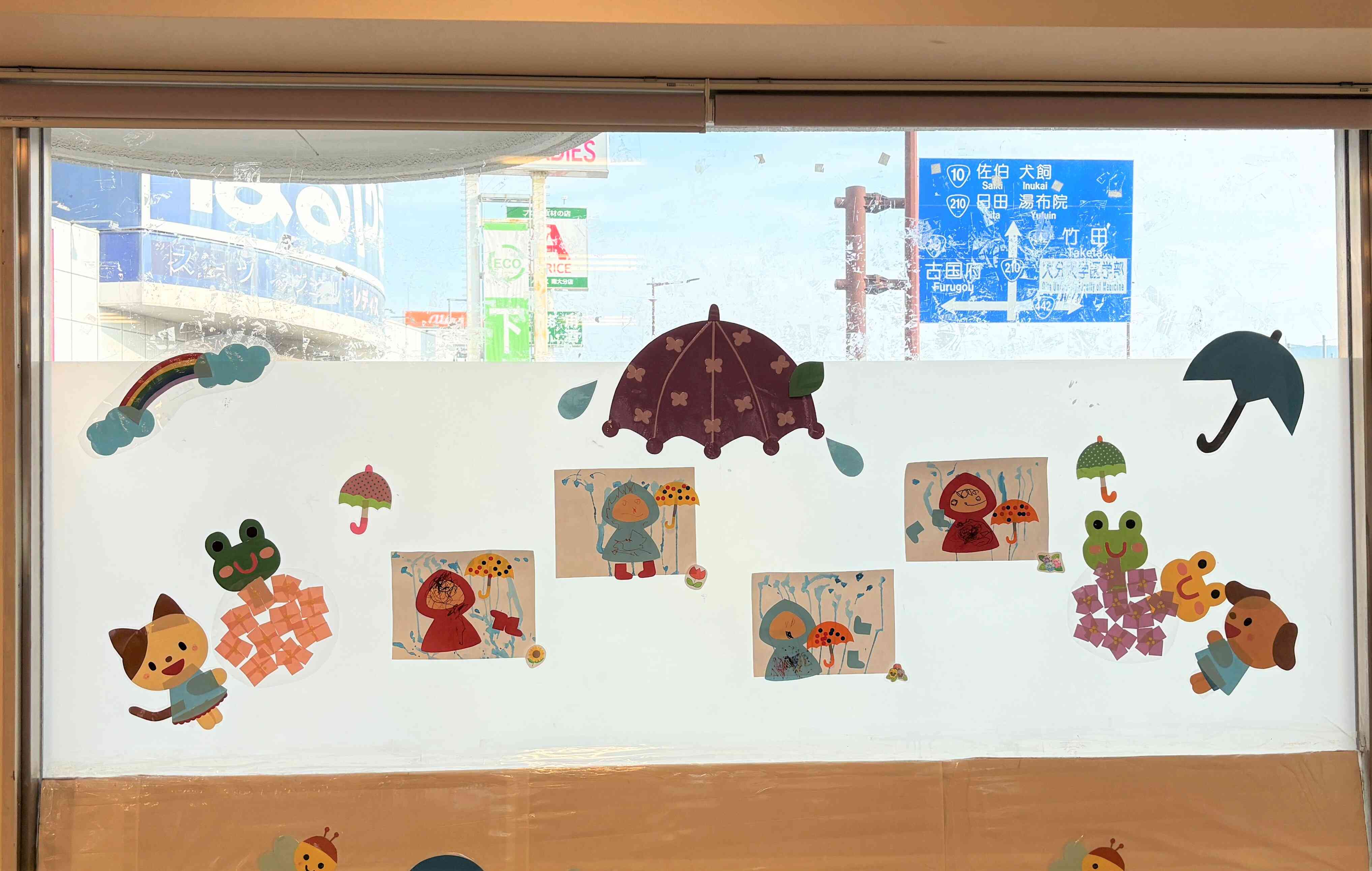 素敵な作品を保育室に貼っています！ご覧ください♡