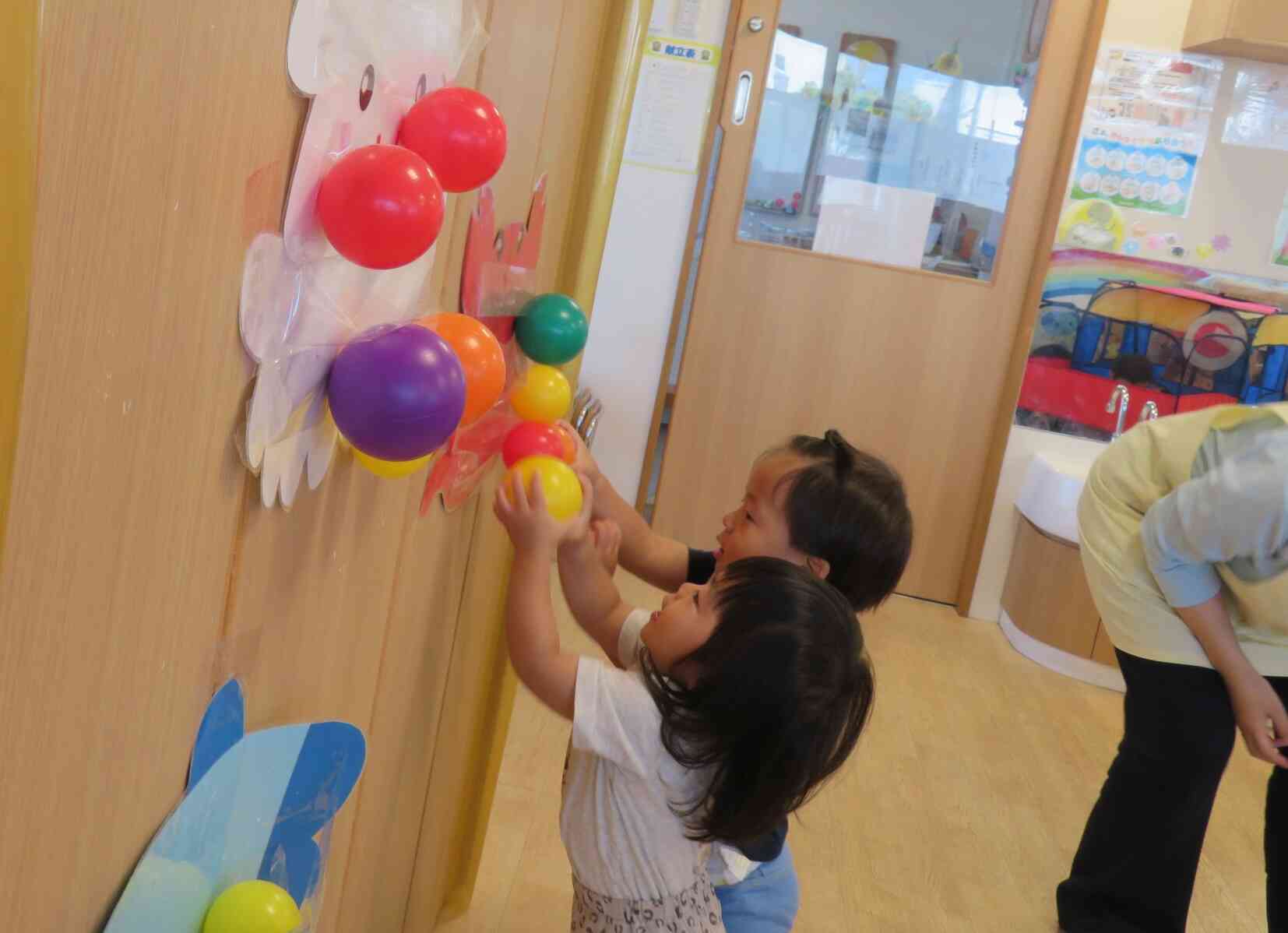 室内遊びの様子(1歳児)