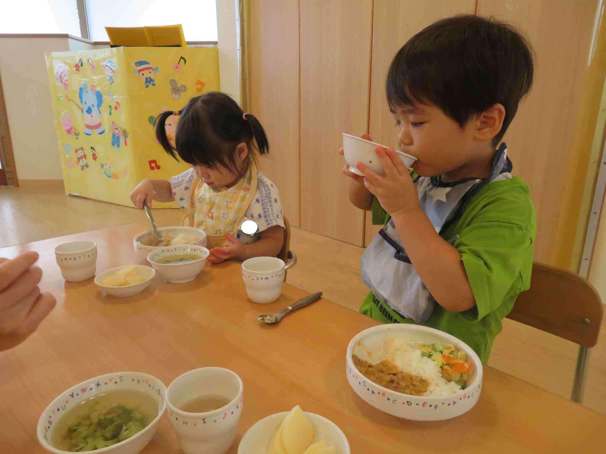 給食・おやつの様子