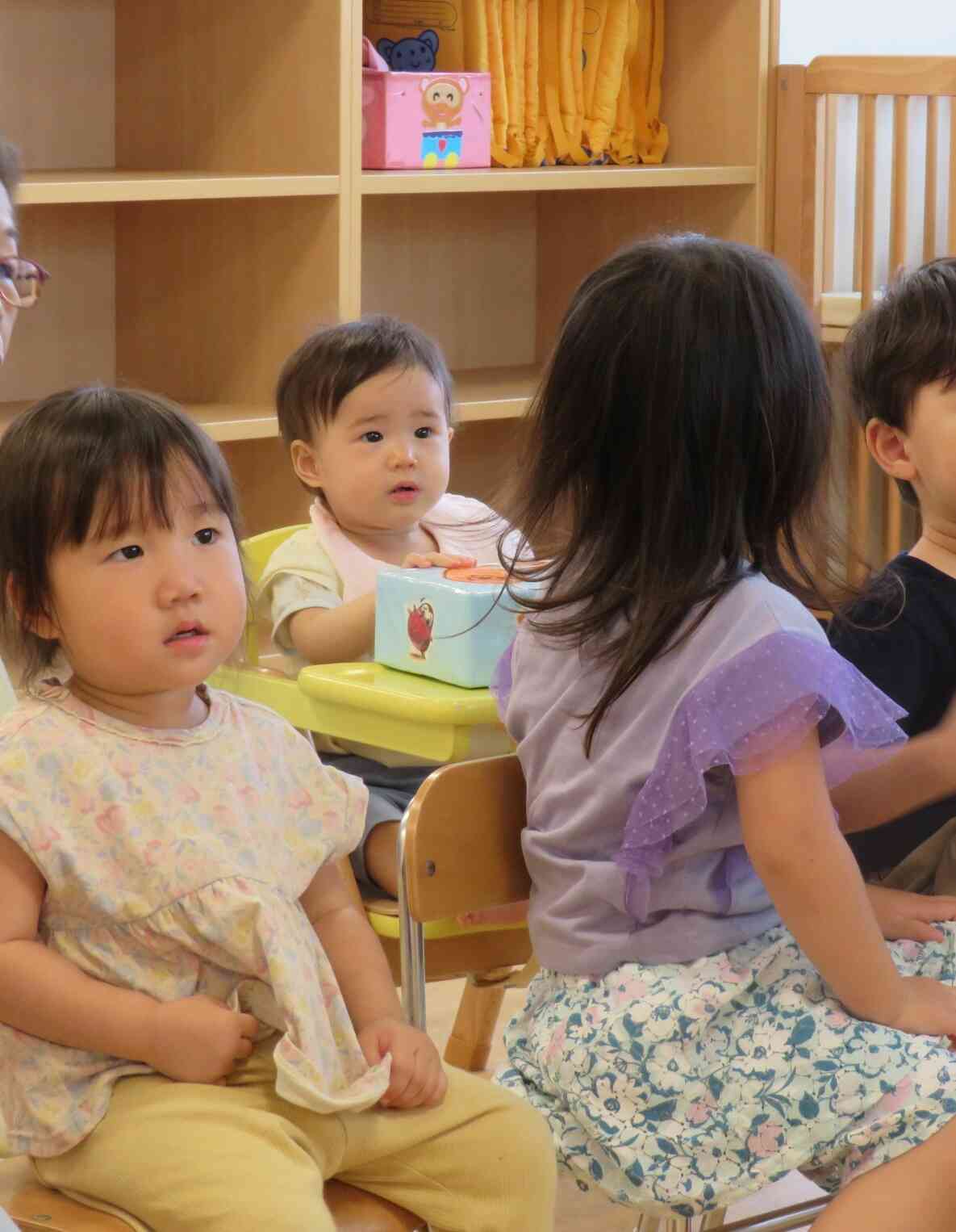 ０歳児さんも興味津々で参加！