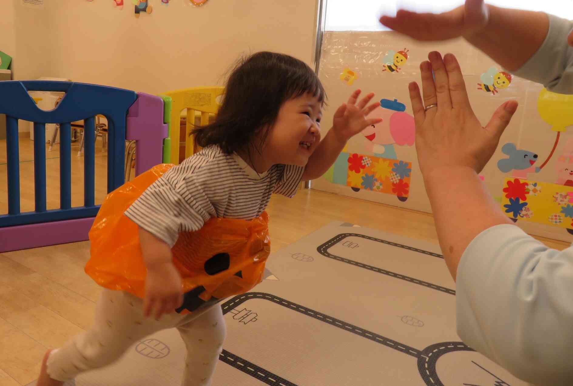 ハロウィンダンスを練習したよ(0歳児)