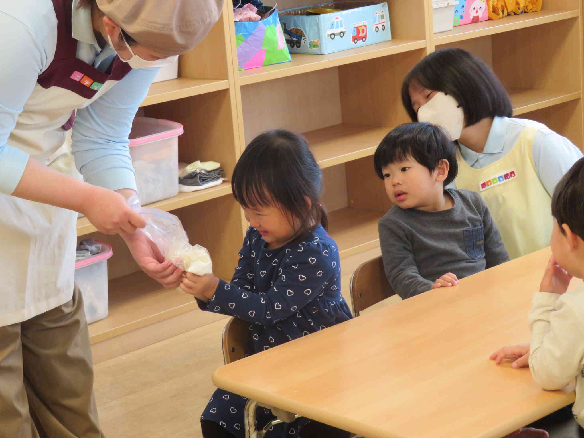 みんなでこねこね