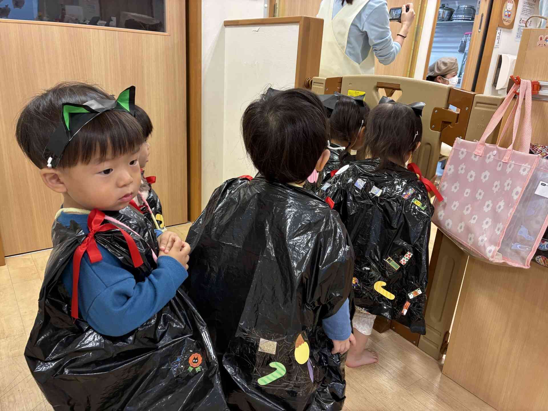 お菓子もらえるかな・・？