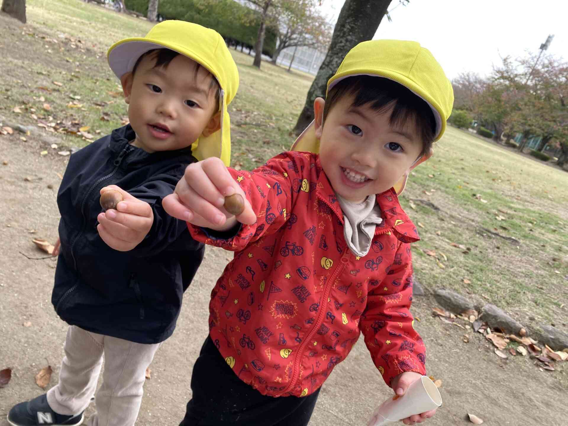 どんぐりマラカス作り