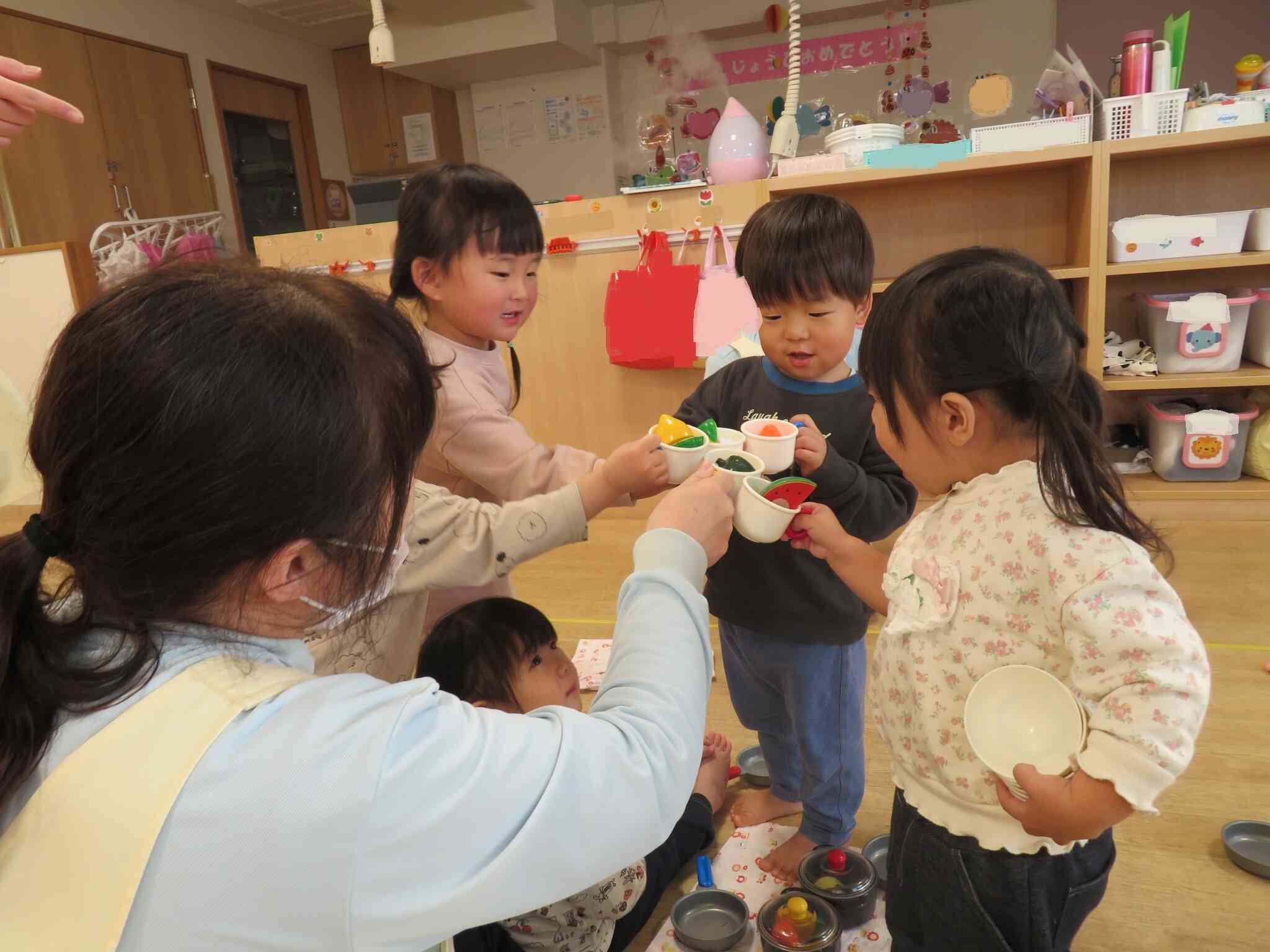 今月から１歳児さんと一緒に過ごしています！