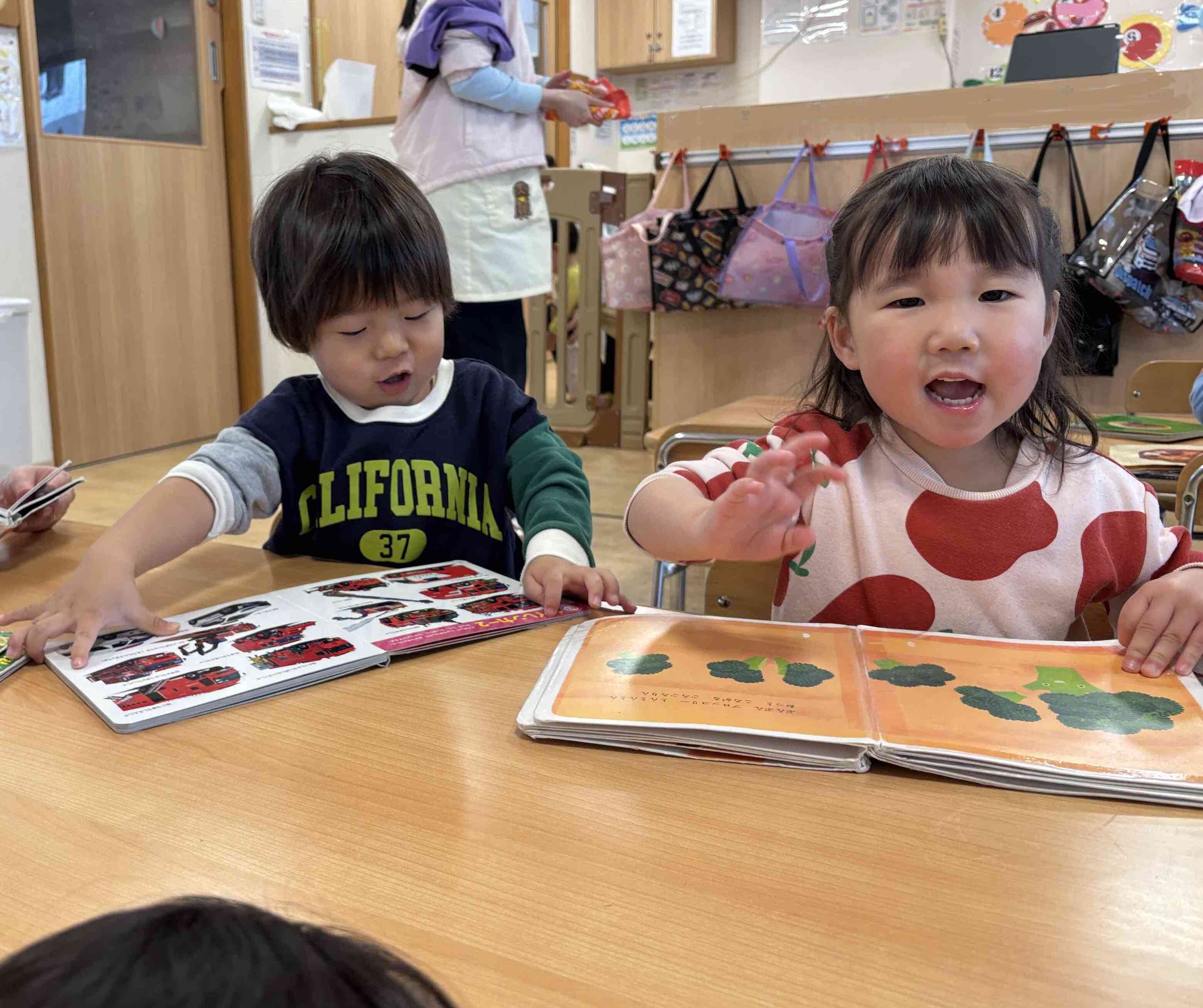 楽しい絵本タイム♪